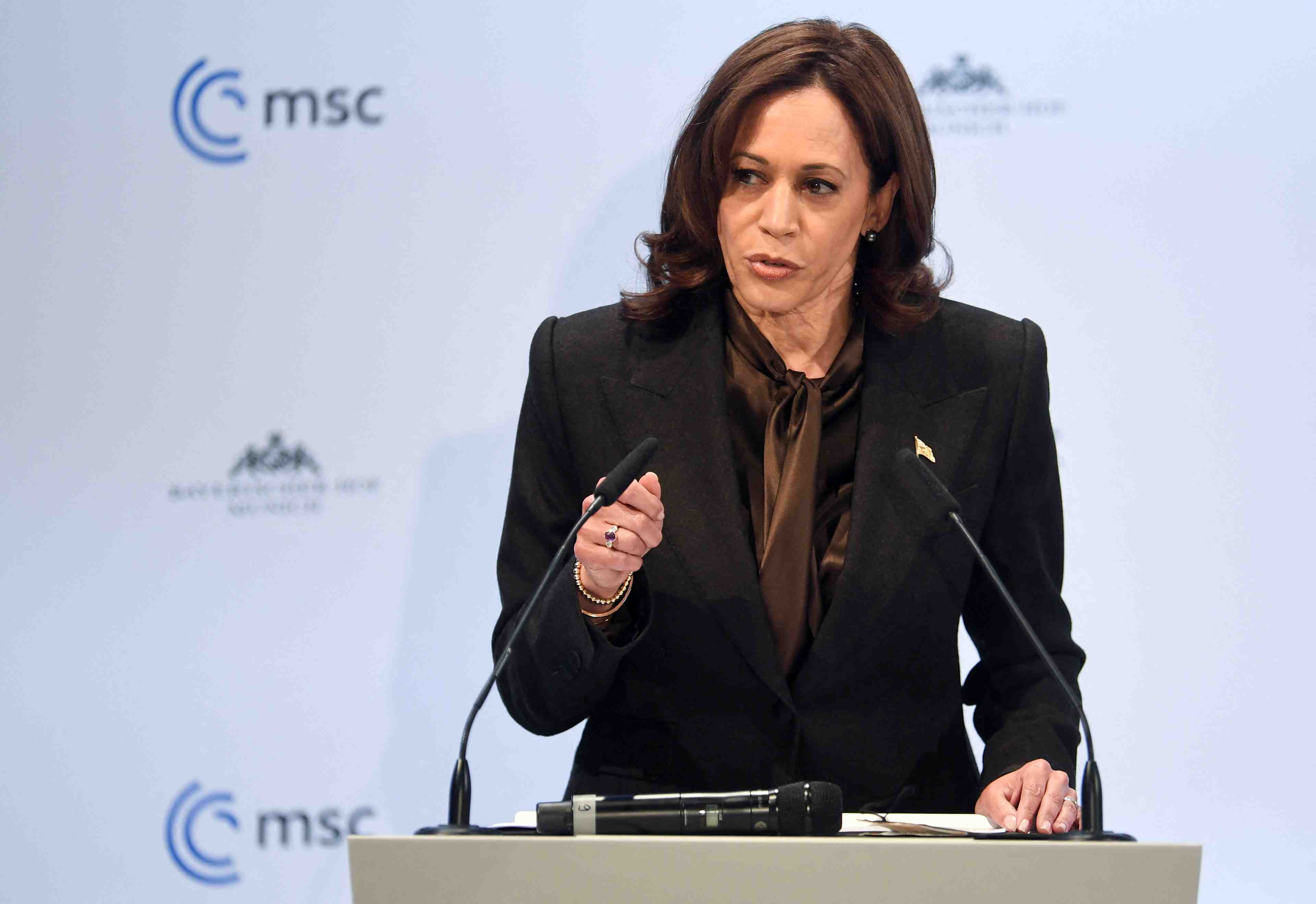 Ukraine: kamala harris menace la russie de sanctions sans precedent