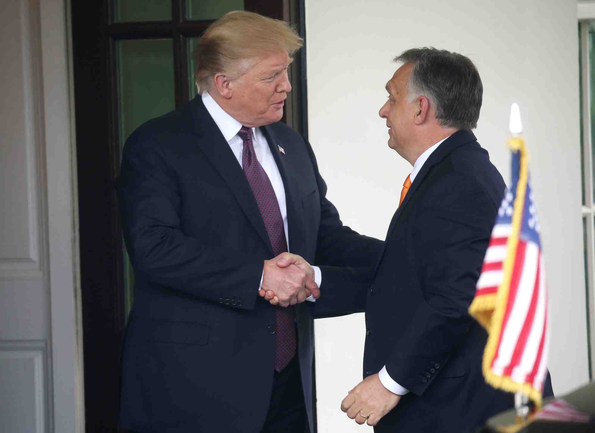 Donald trump et viktor orban a la maison blanche a washington