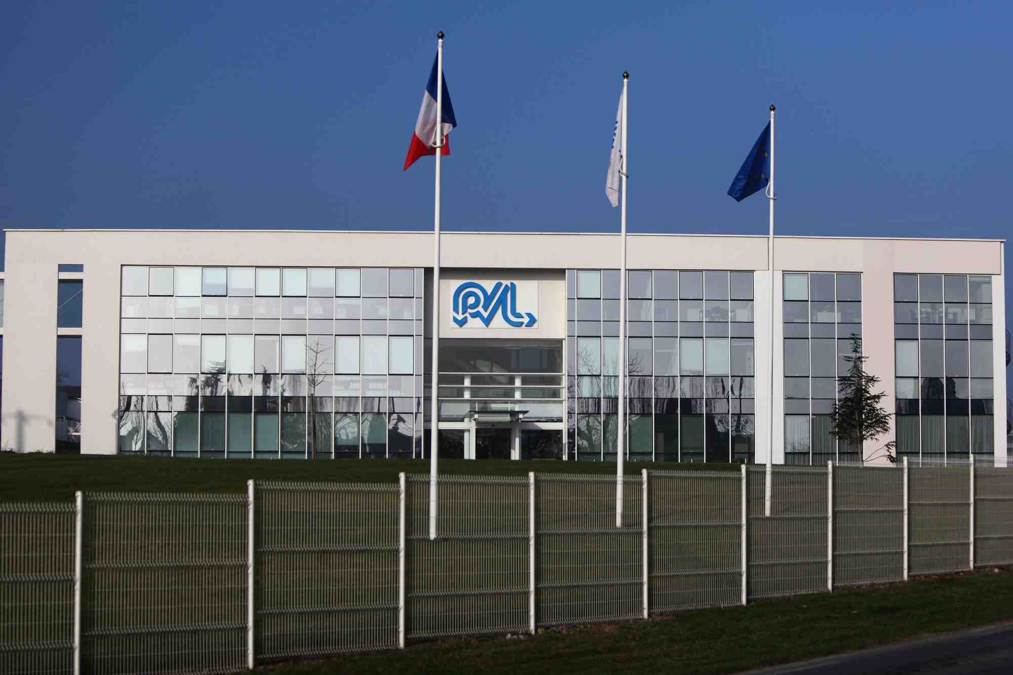 Plastivaloire supprimera 33 postes au sein de son siège de Langeais en 2024-2025, soit environ 7% des effectifs du site historique de l’ETI, qui en compte 27 dans le monde.