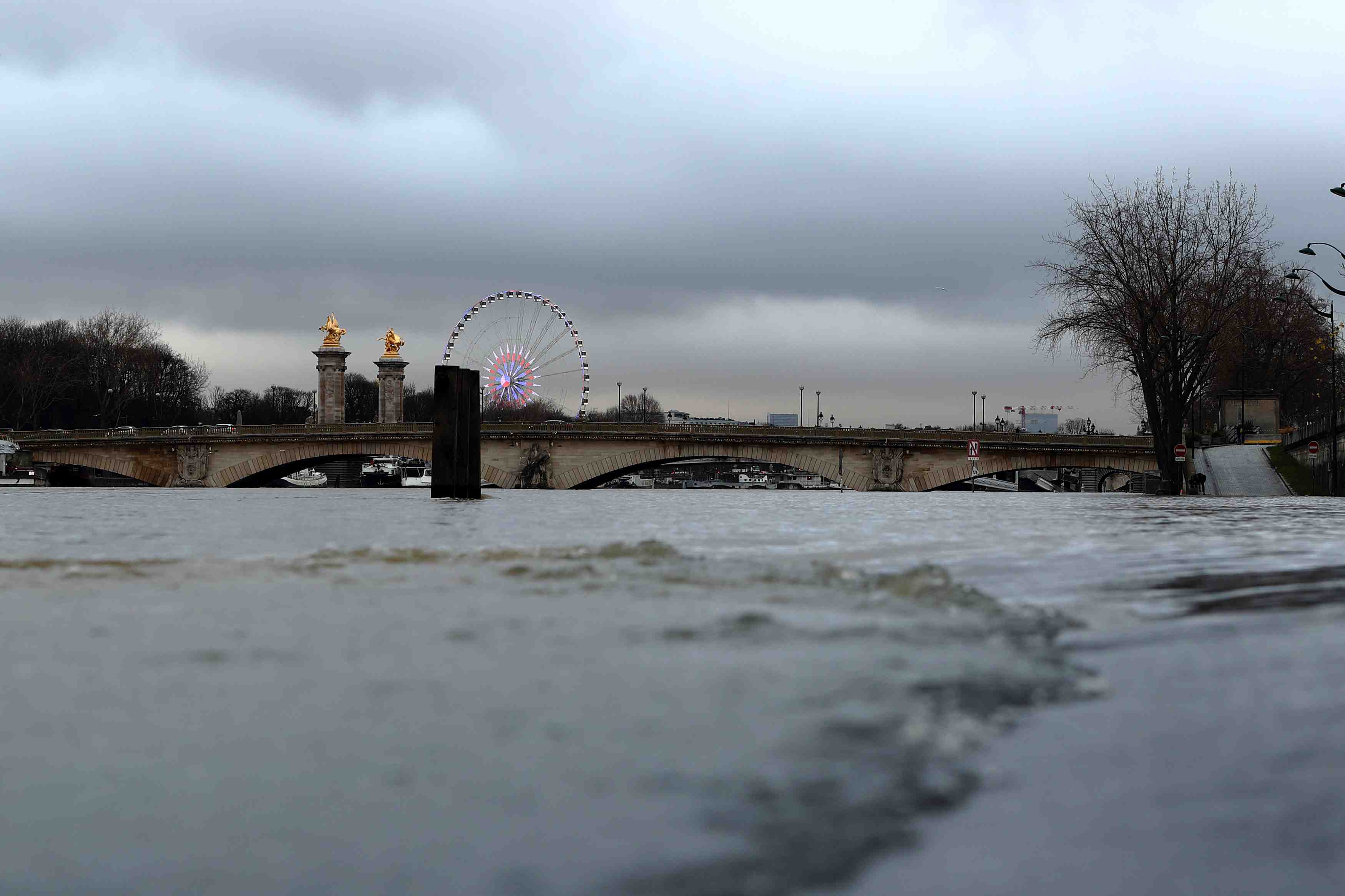 Les crues se poursuivent, des evacuations au sud de paris