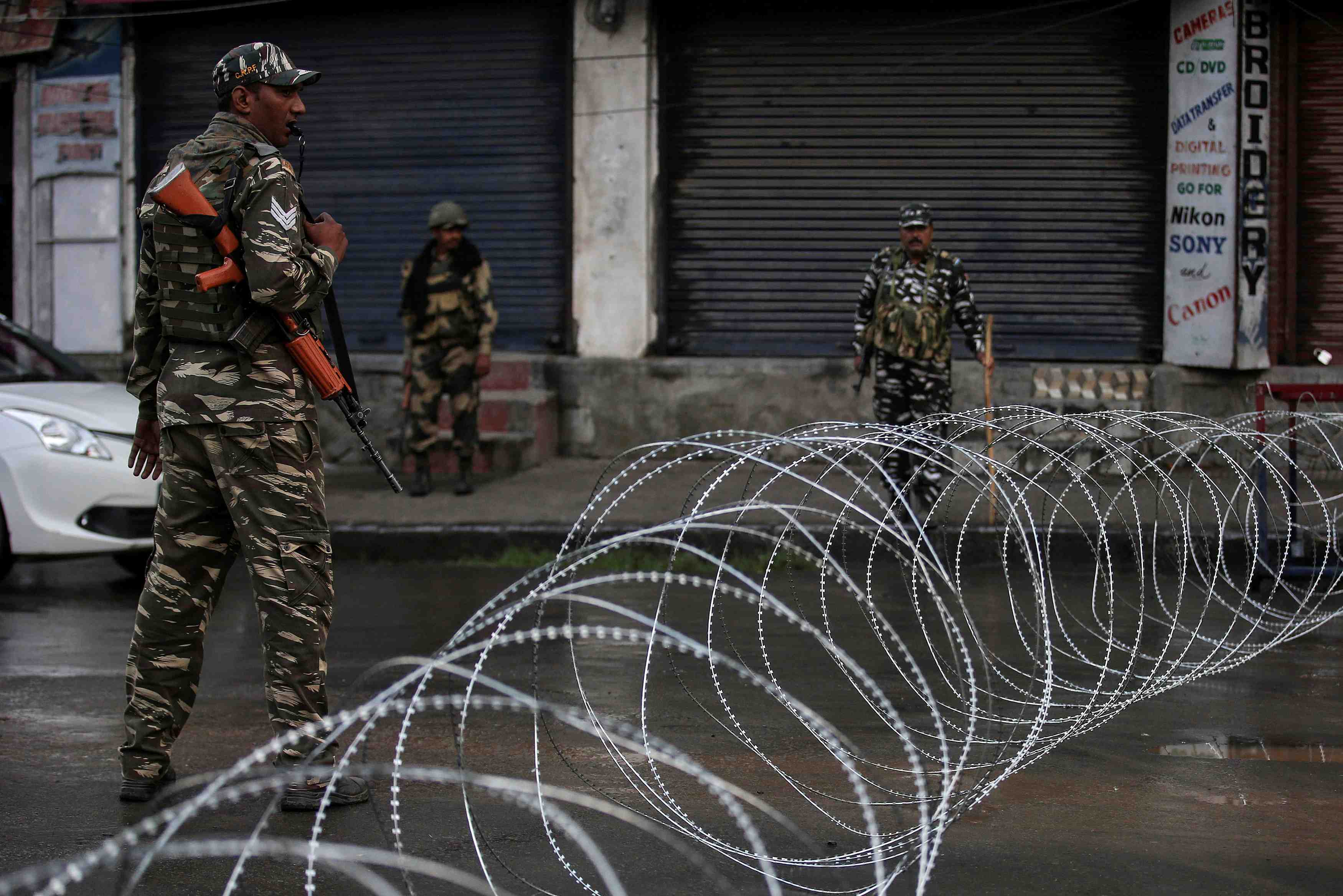 Cachemire: islamabad reduit ses relations avec l'inde