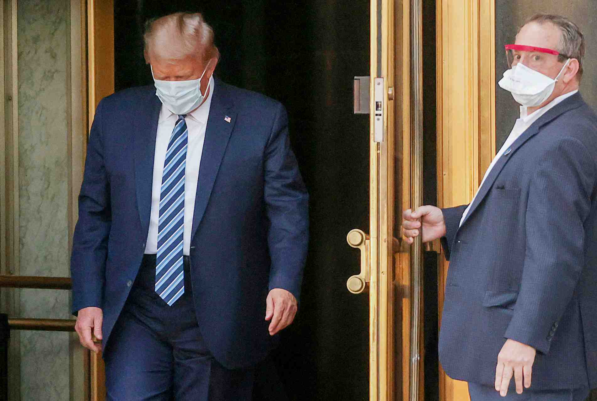 Trump n'a plus de symptomes du covid, selon son medecin