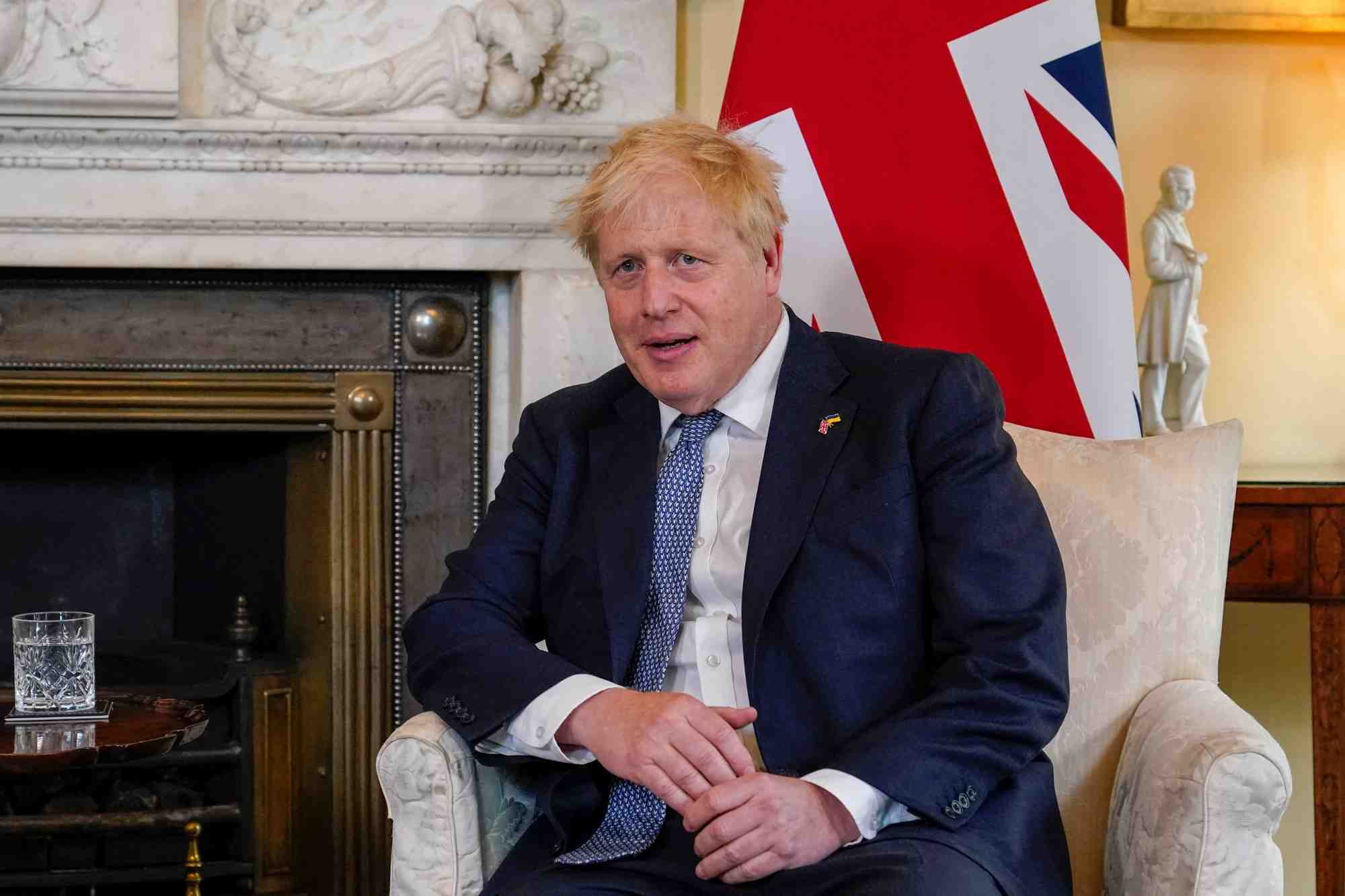 Grande-bretagne: johnson promet des baisses d'impots et des mesures de relance, selon une source