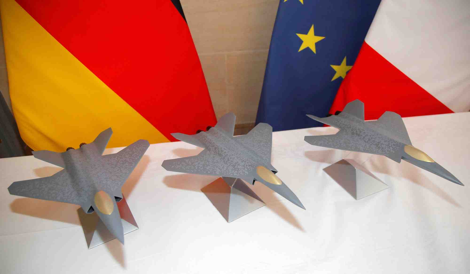 Photo d'archives des maquettes du future combat air system franco-germano-espagnol (fcas / scaf)