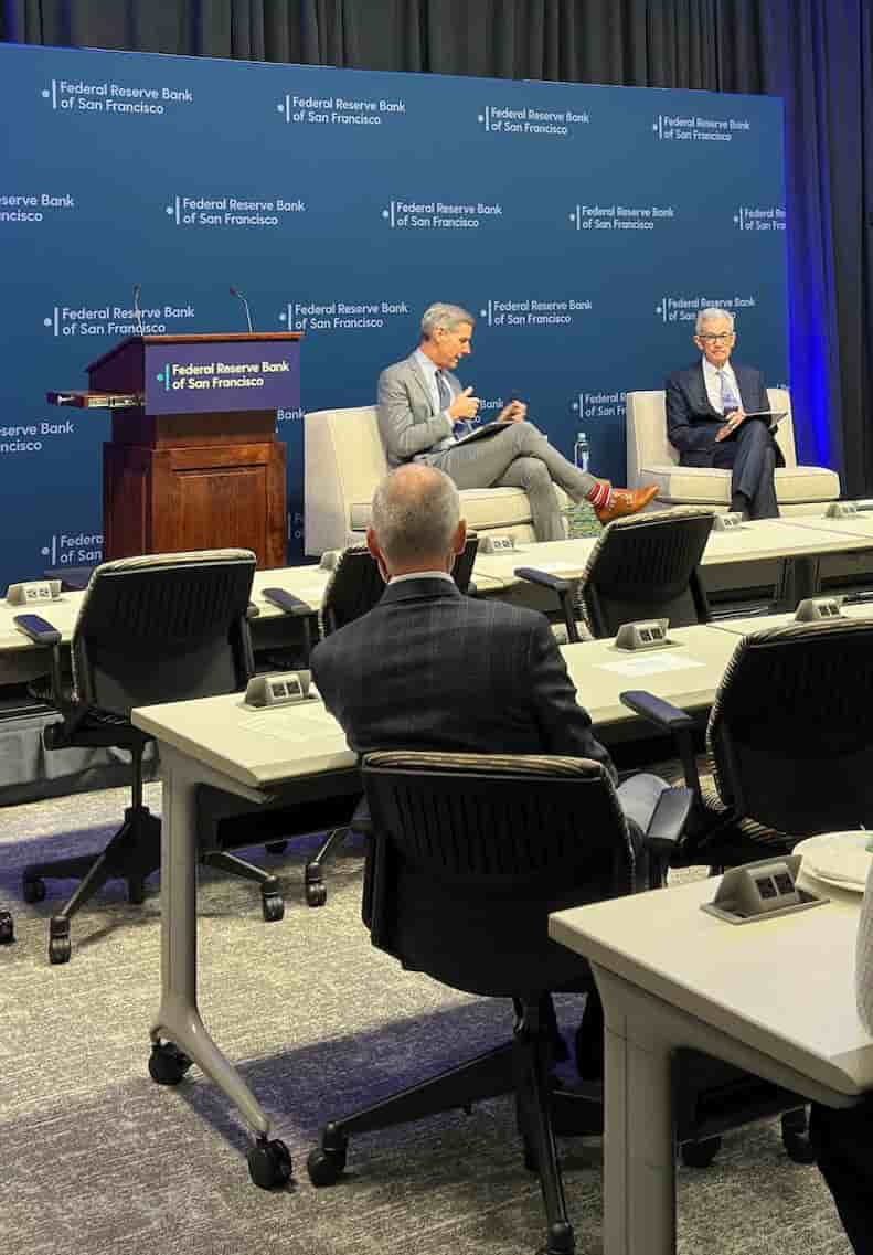 M. powell, president de la reserve federale, s'entretient avec m. ryssdal, animateur de marketplace, a la banque federale de reserve de san francisco