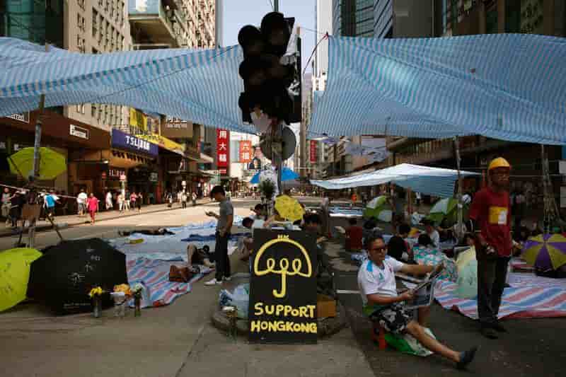 Dialogue difficile entre manifestants et autorités à Hong Kong