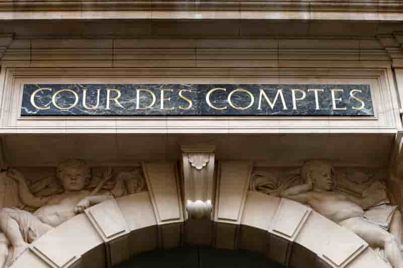 La cour des comptes pointe des risques sur l'objectif de reduction du deficit public