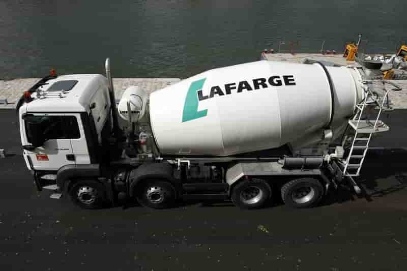Lafarge confirme son projet de fusion avec holcim