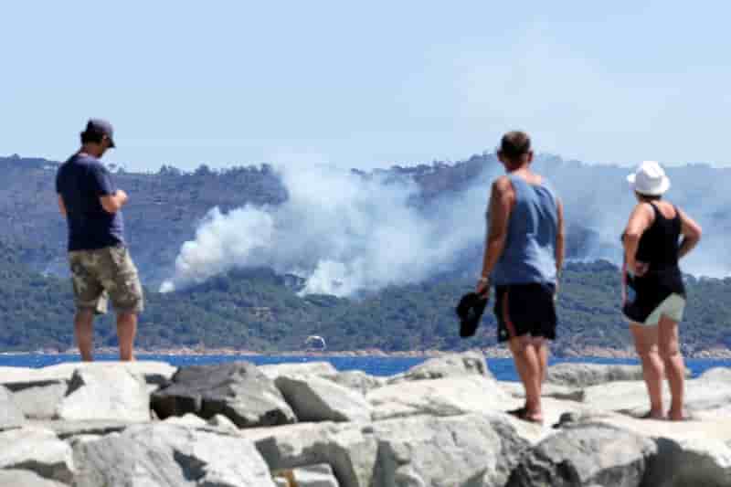 Nouvel incendie dans le var, 10.000 personnes evacuees