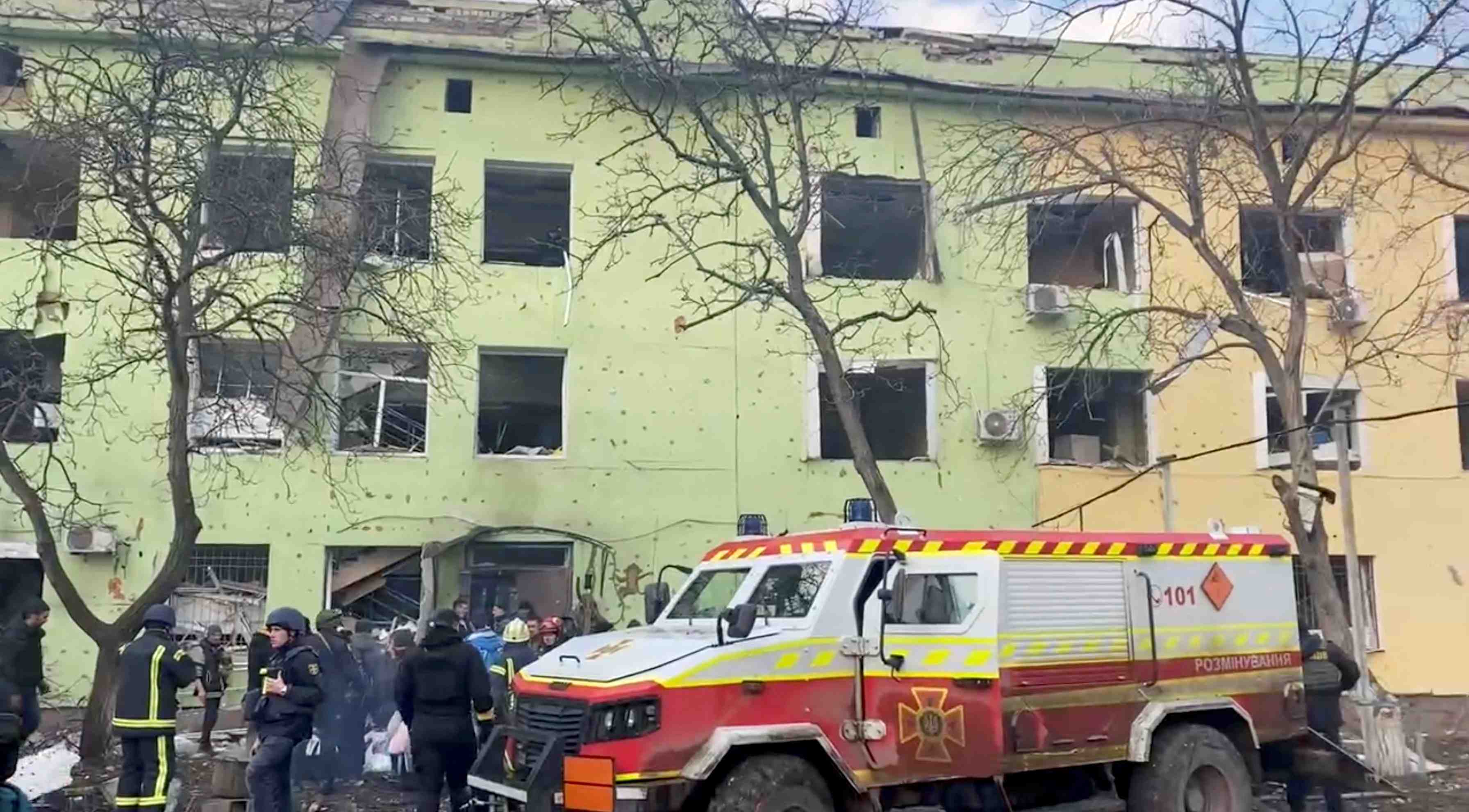 Ukraine: evacuations impossibles a marioupol, zelenski denonce une "terreur"