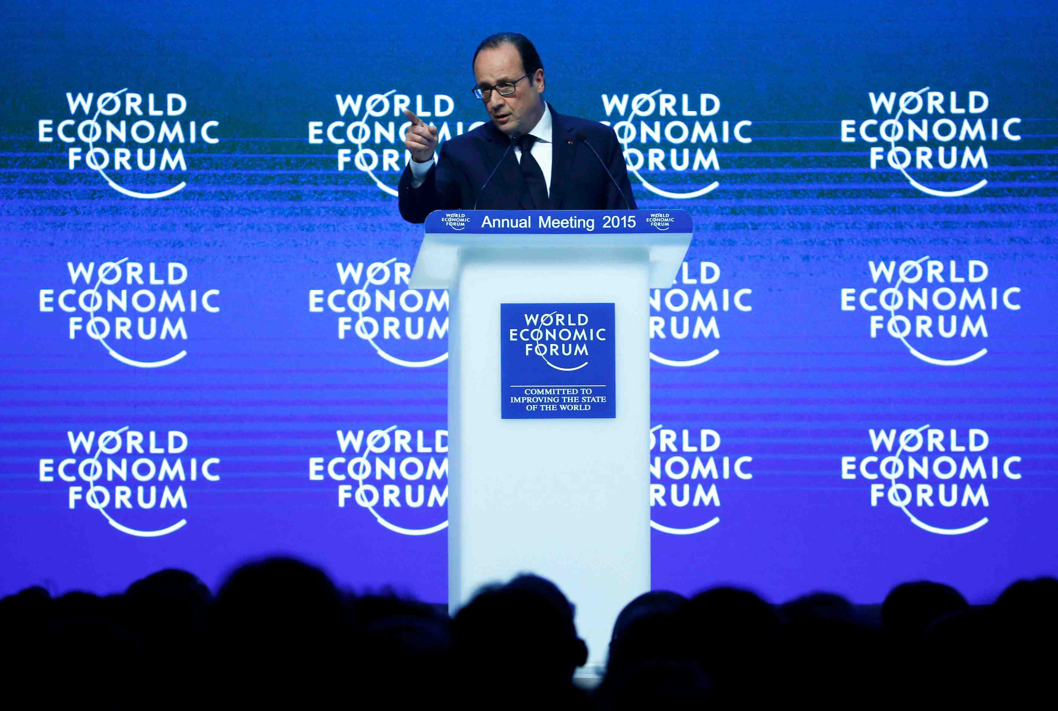 Consciente de ses atouts, la france agit pour reduire ses handicaps, declare francois hollande a davos