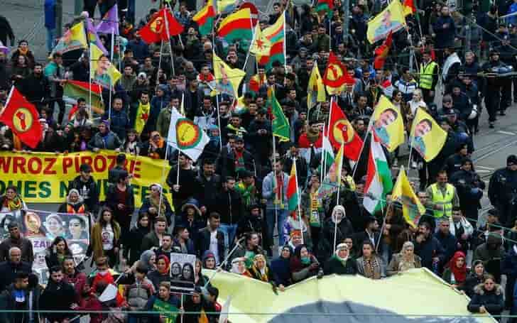 Trente mille kurdes manifestent a francfort contre erdogan