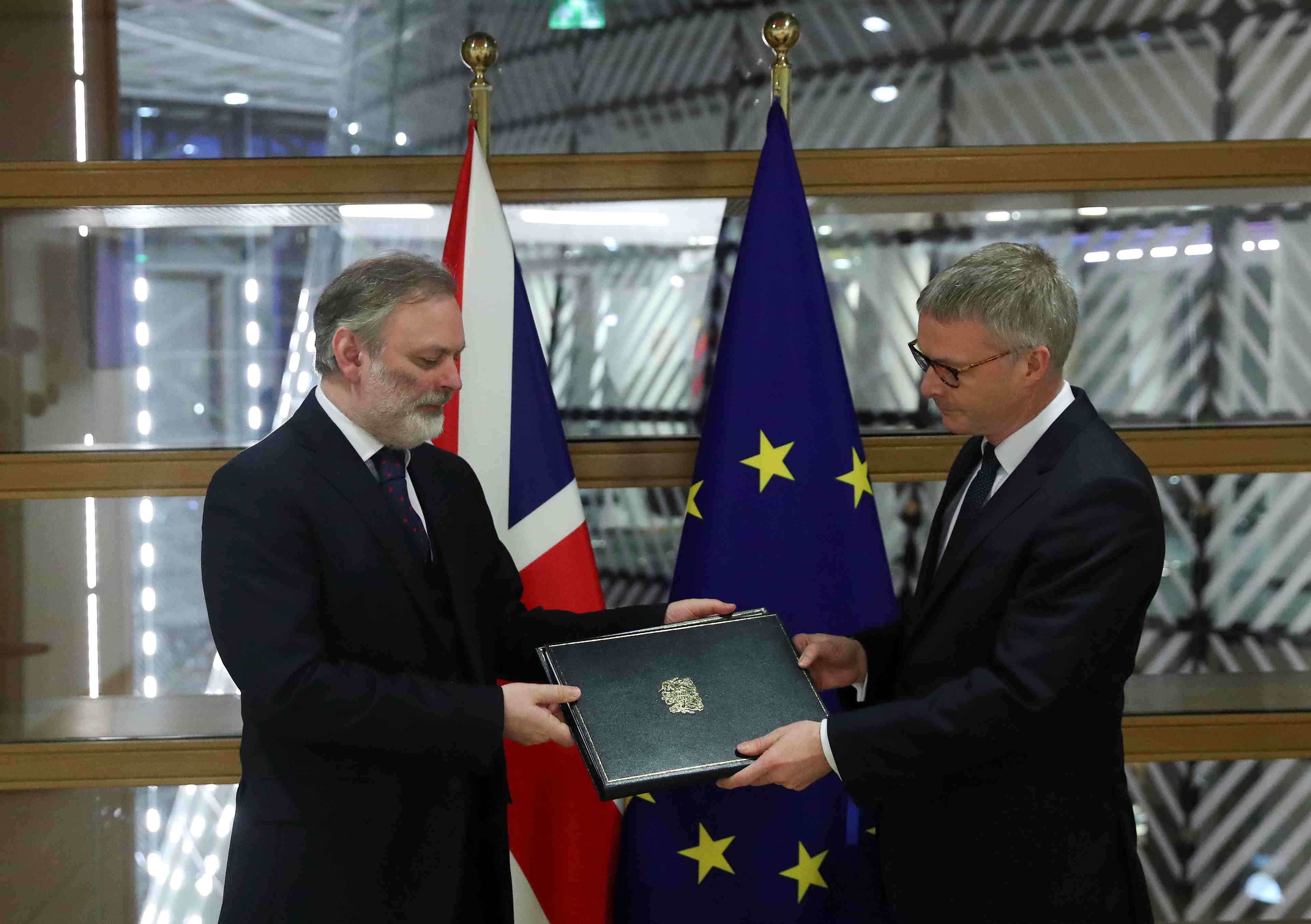 Vendredi une heure avant minuit, un royaume desuni quitte l'union europeenne
