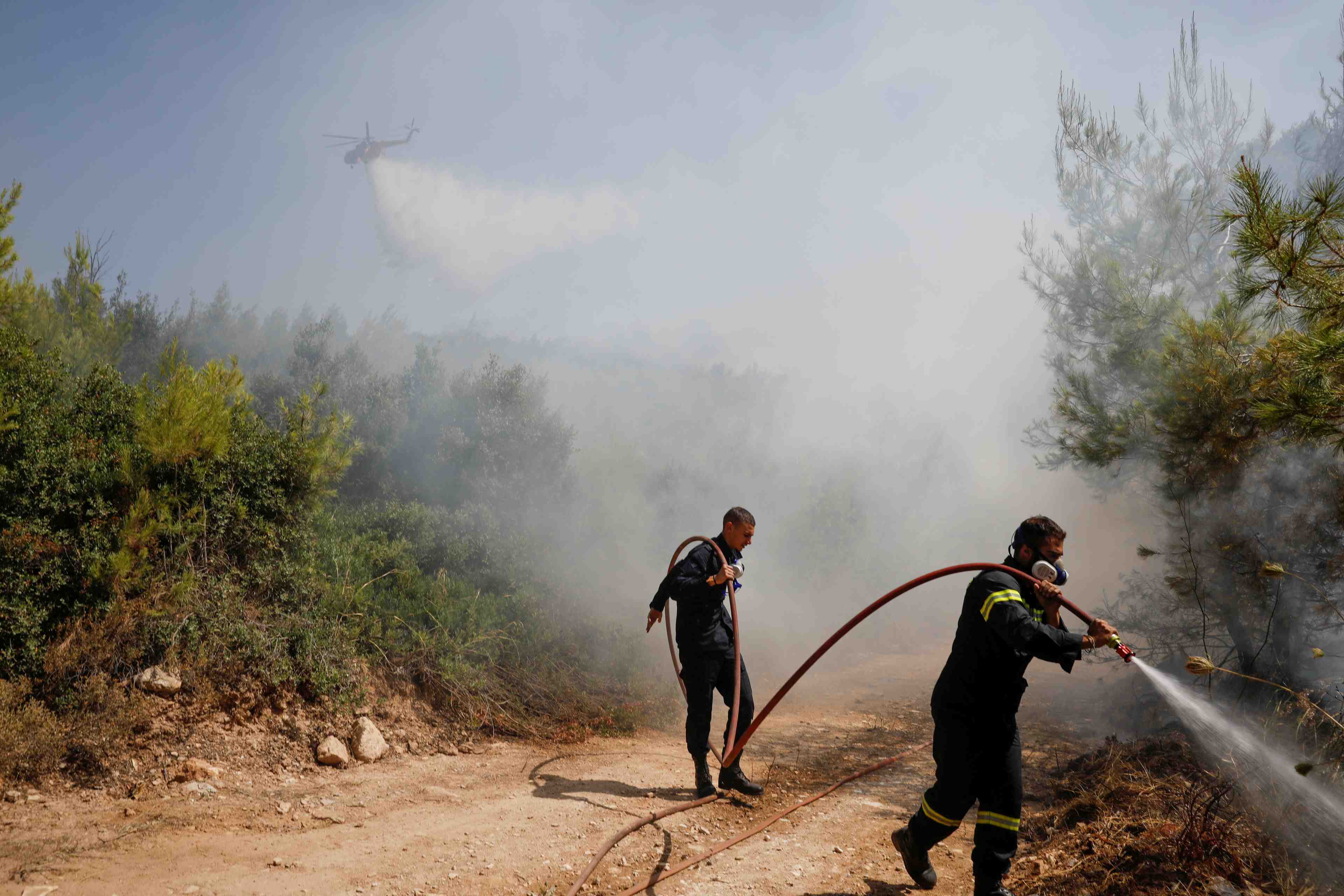Troisieme jour d'incendies en grece, olympie sauvee des flammes