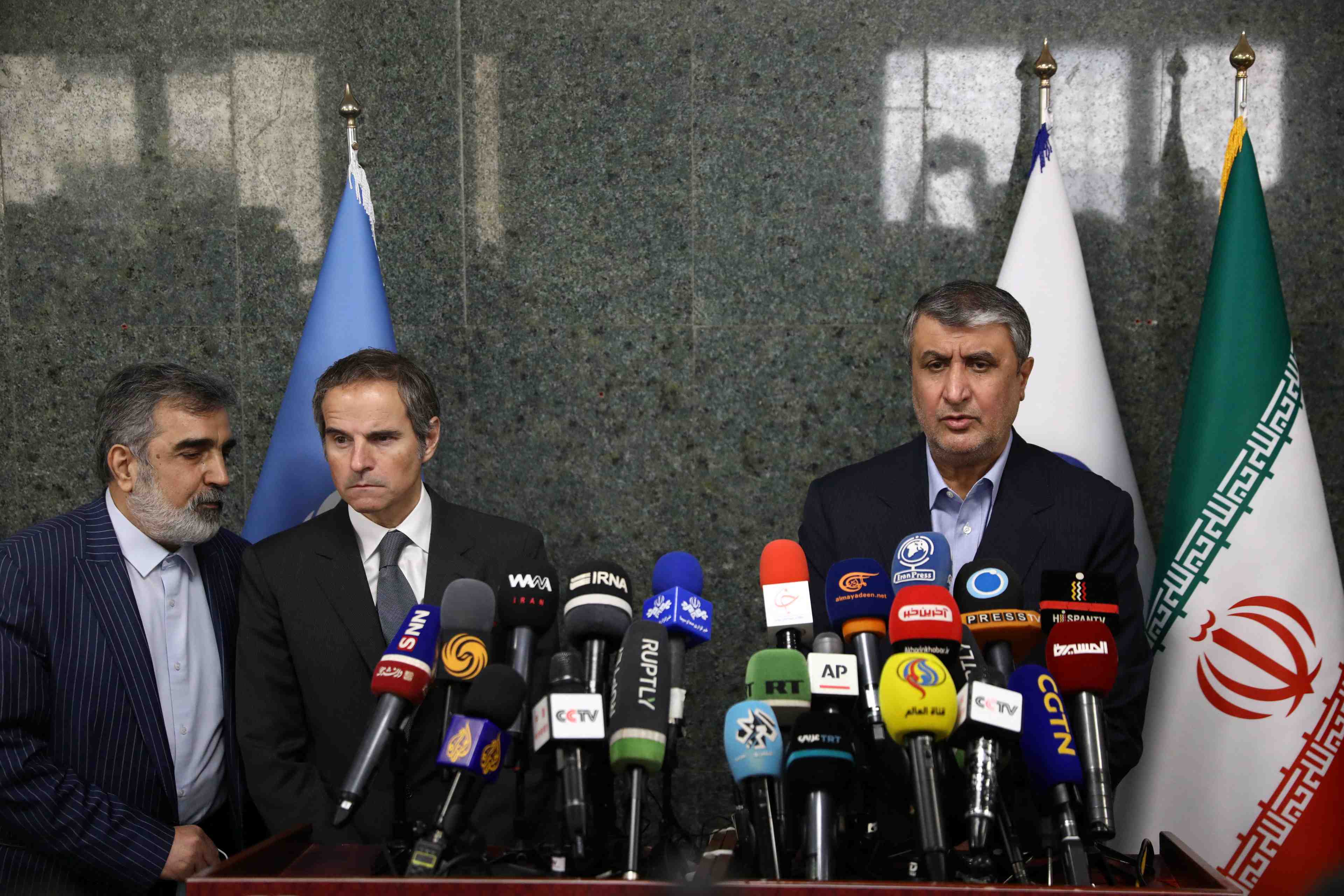 Nucleaire iranien: teheran annonce une feuille de route pour regler les questions en suspens