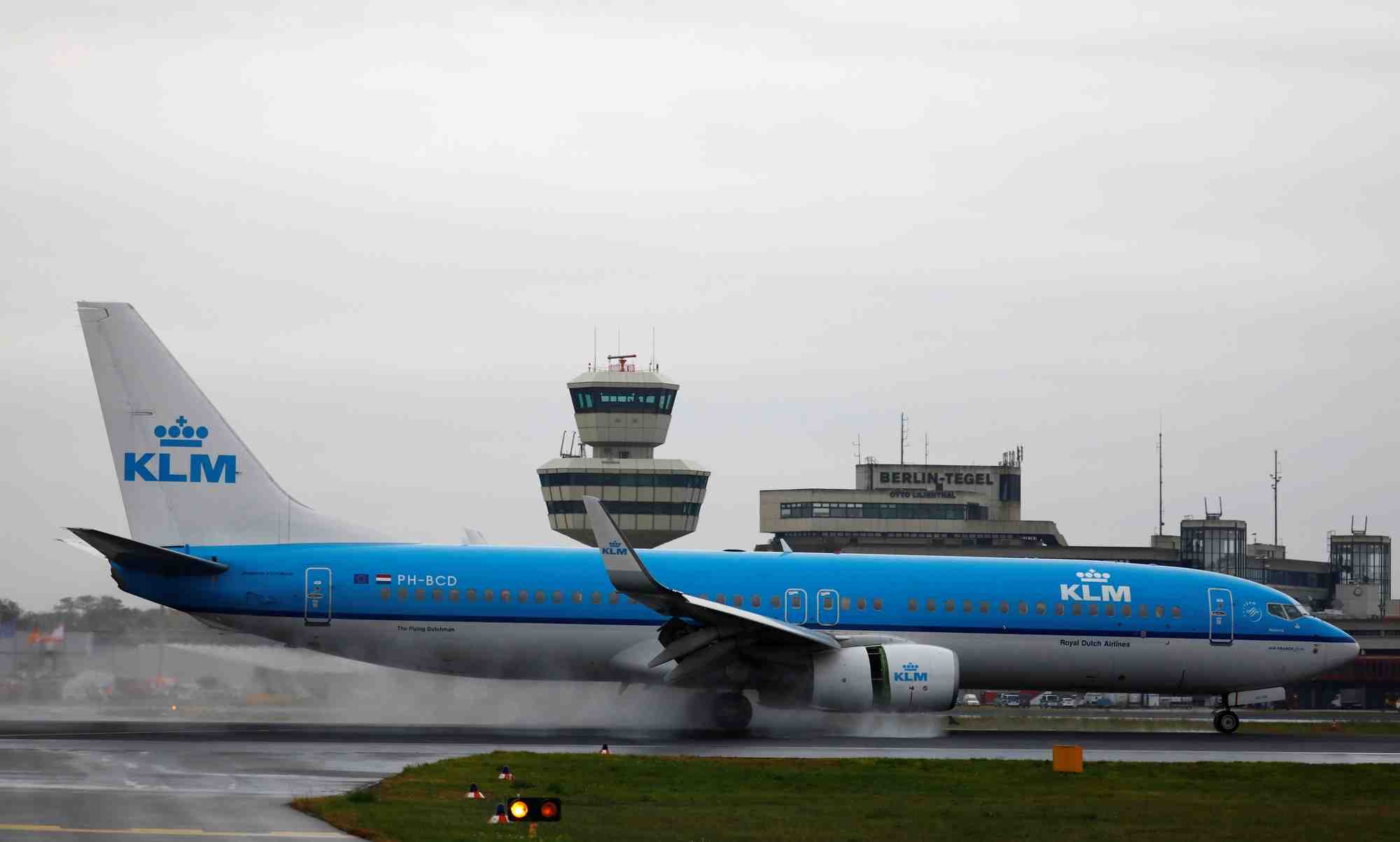 Klm annule des dizaines de vols pour soulager la pression sur le personnel, selon l'anp