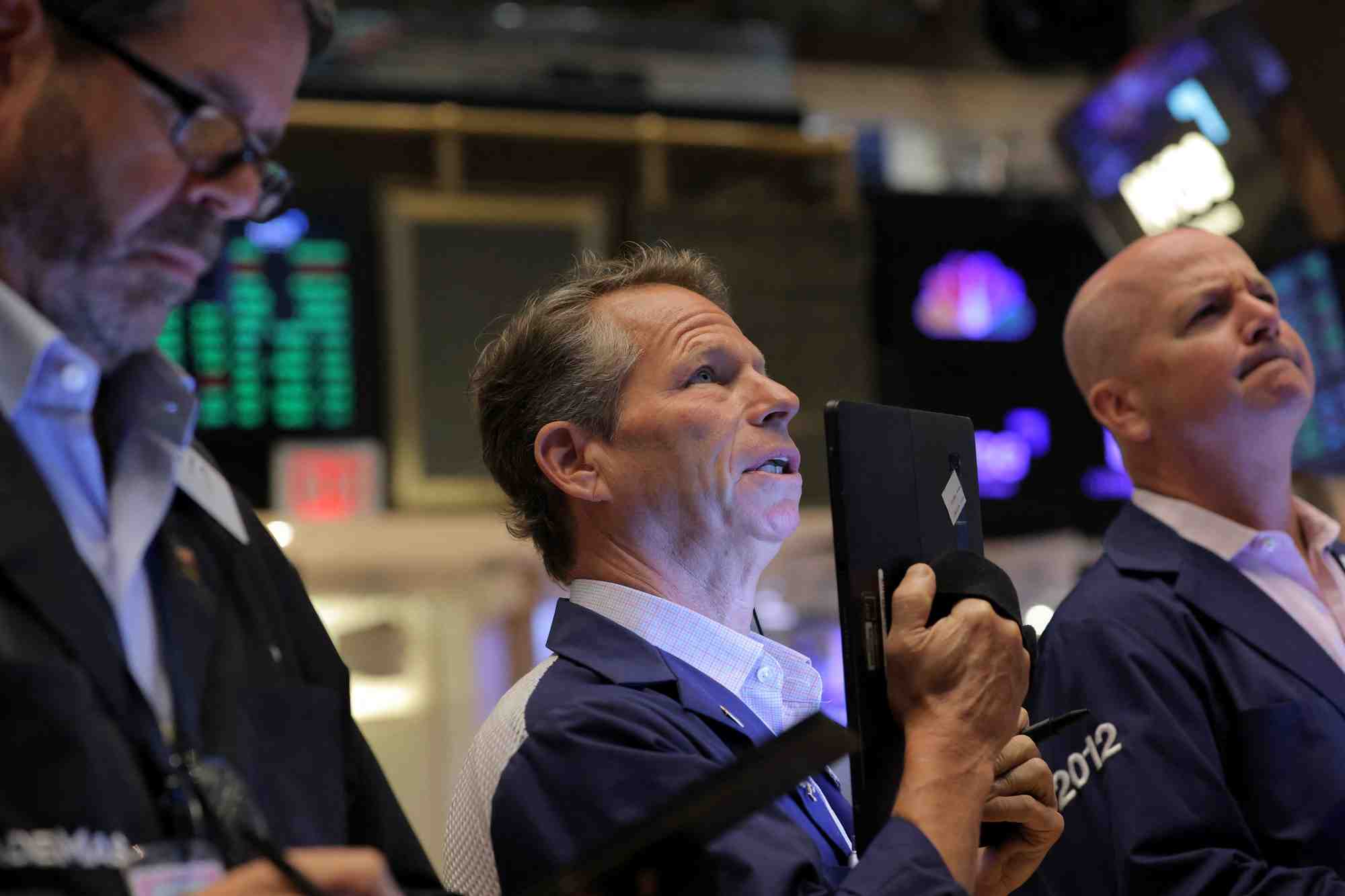 Les actions europeennes poursuivent leur repli apres powell