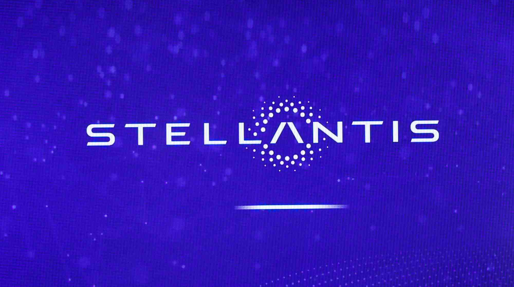 Le logo de stellantis a atessa, en italie
