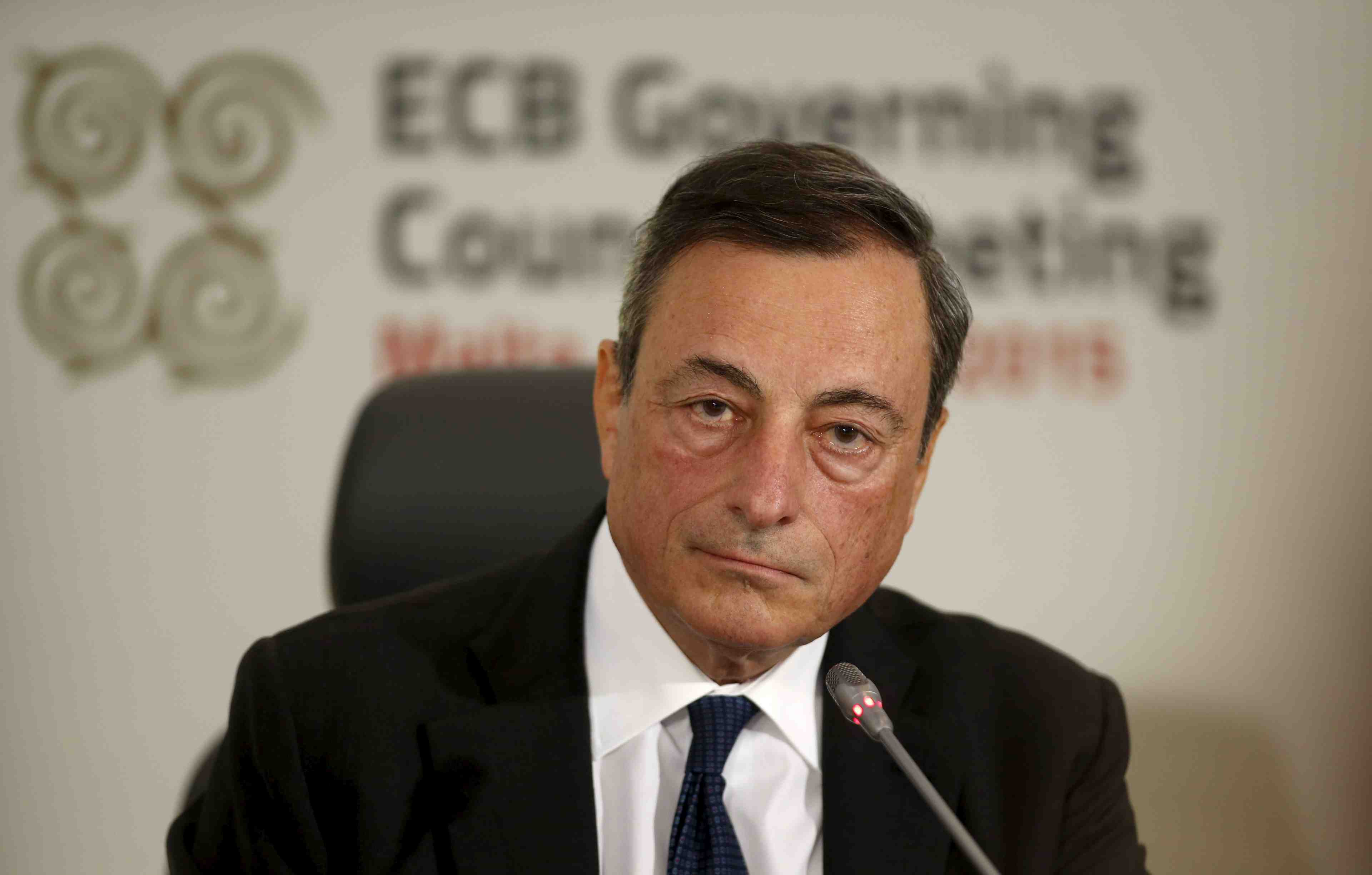La bce va reexaminer sa politique en decembre