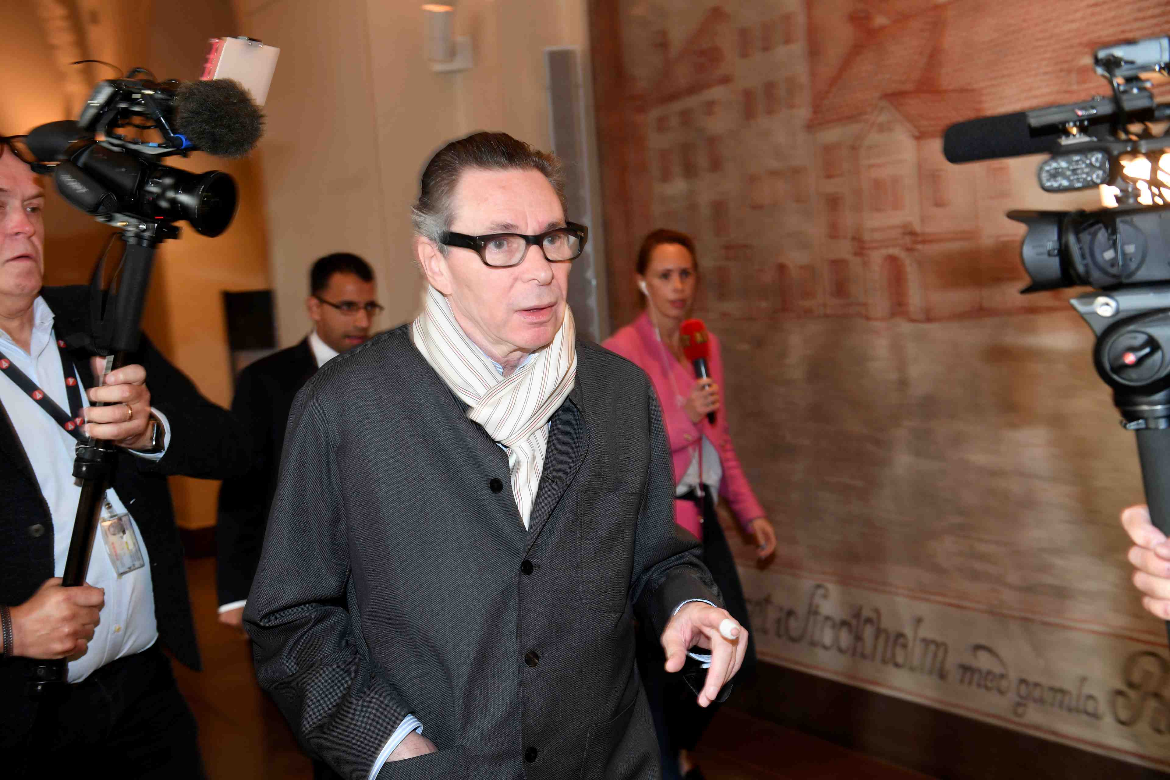 Affaire arnault: l'academie de suede demande a frostenson de demissionner