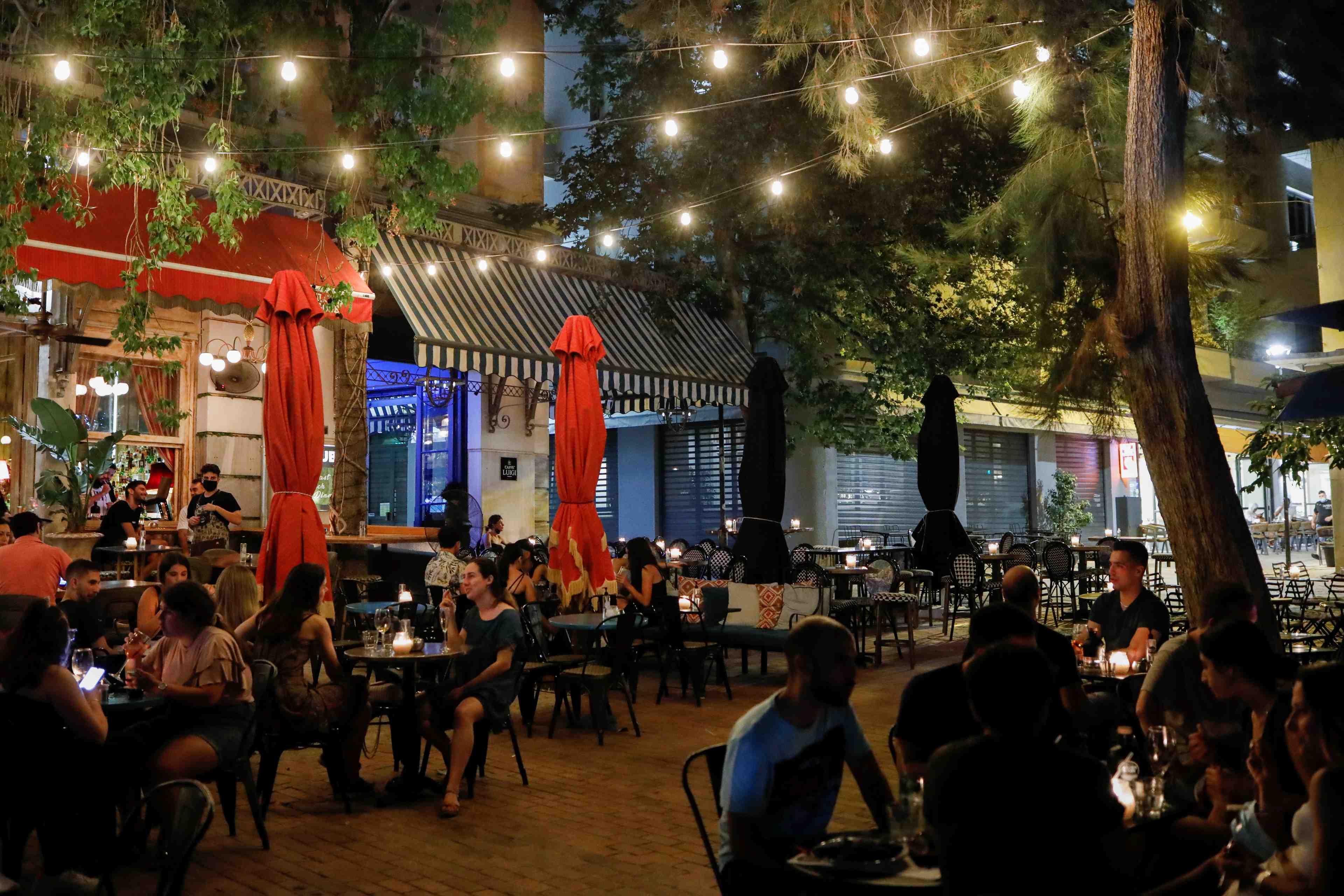 La grece exige un test negatif ou un vaccin a l'interieur des restaurants