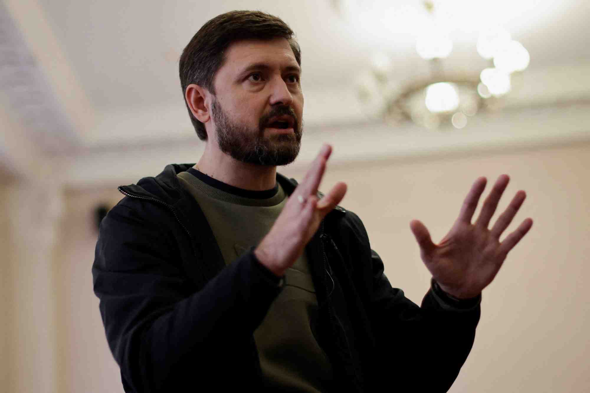 Ukraine: les vies des habitants pieges a marioupol sont entre les mains de poutine, dit son maire