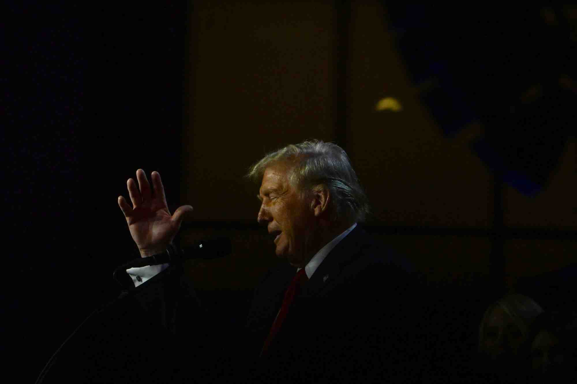 Donald trump, entre en scene apres les premiers resultats de l'election presidentielle americaine a west palm beach