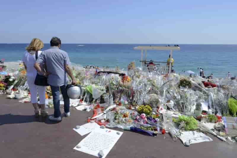 Premieres aides financieres versees aux victimes de nice