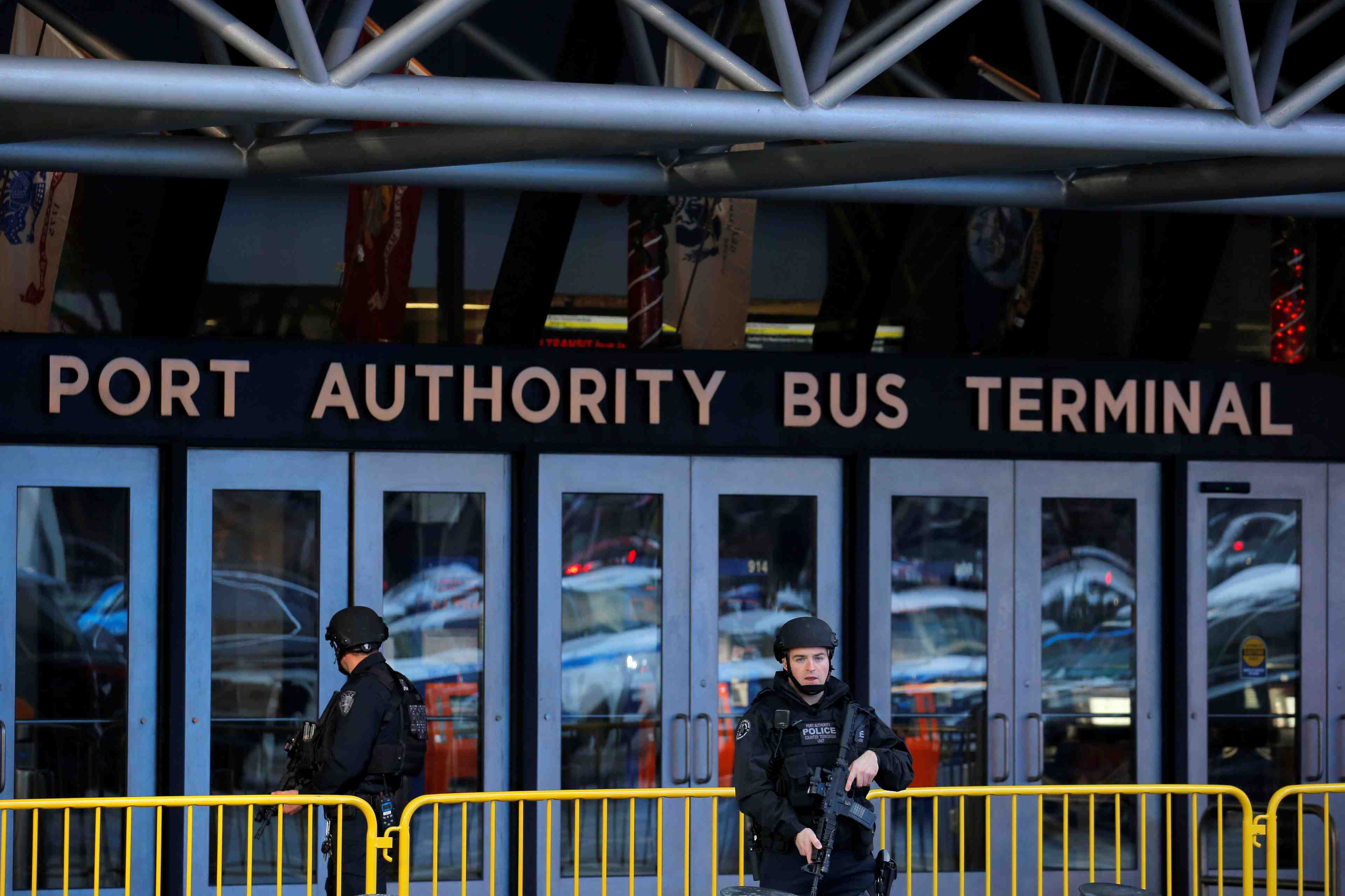 La police bangladaise interroge la femme du suspect de new york