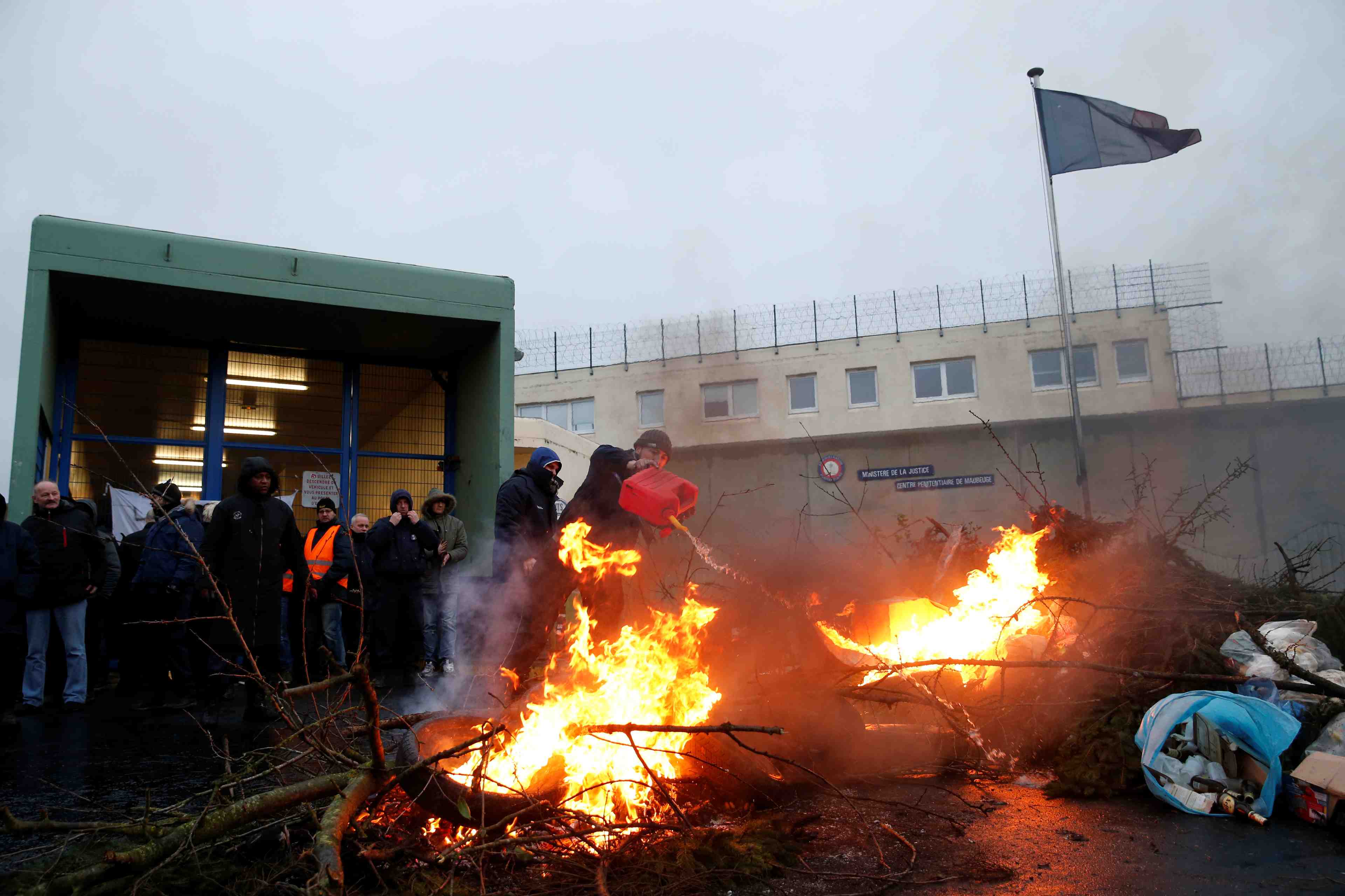 Belloubet continuera a mener les negociations sur les prisons