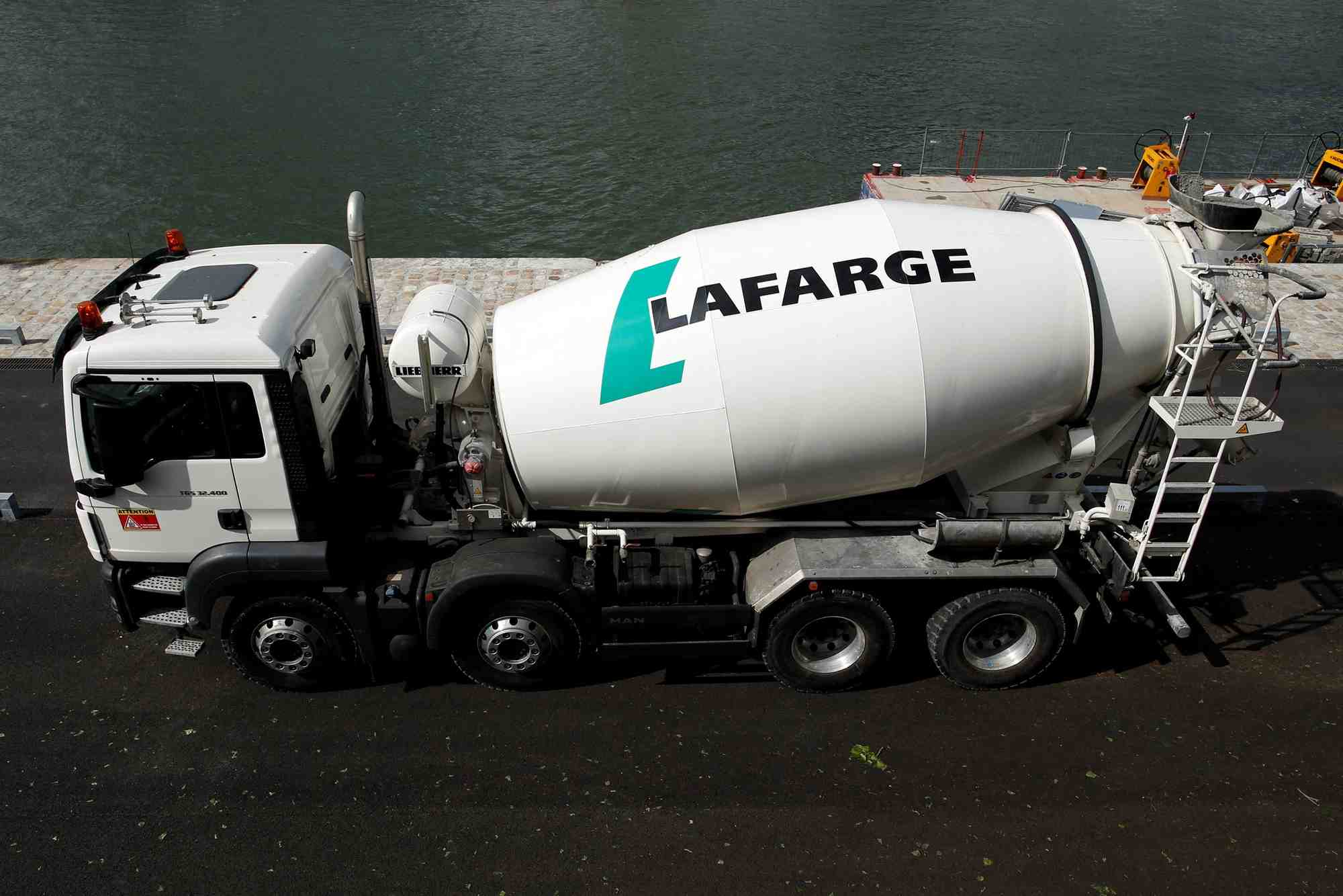 France: mise en examen confirmee de lafarge pour "complicite de crimes contre l'humanite" en syrie, selon une partie civile