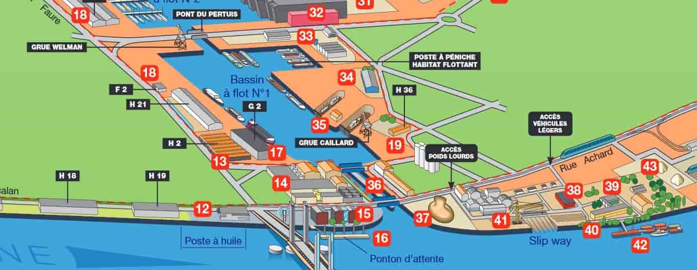Le Bassin à flot N°1 (entrée droite) et le slipway en bas de l'image à droite (entre 41 et 40) sont les nouvelles bases de Yacht Solutions.