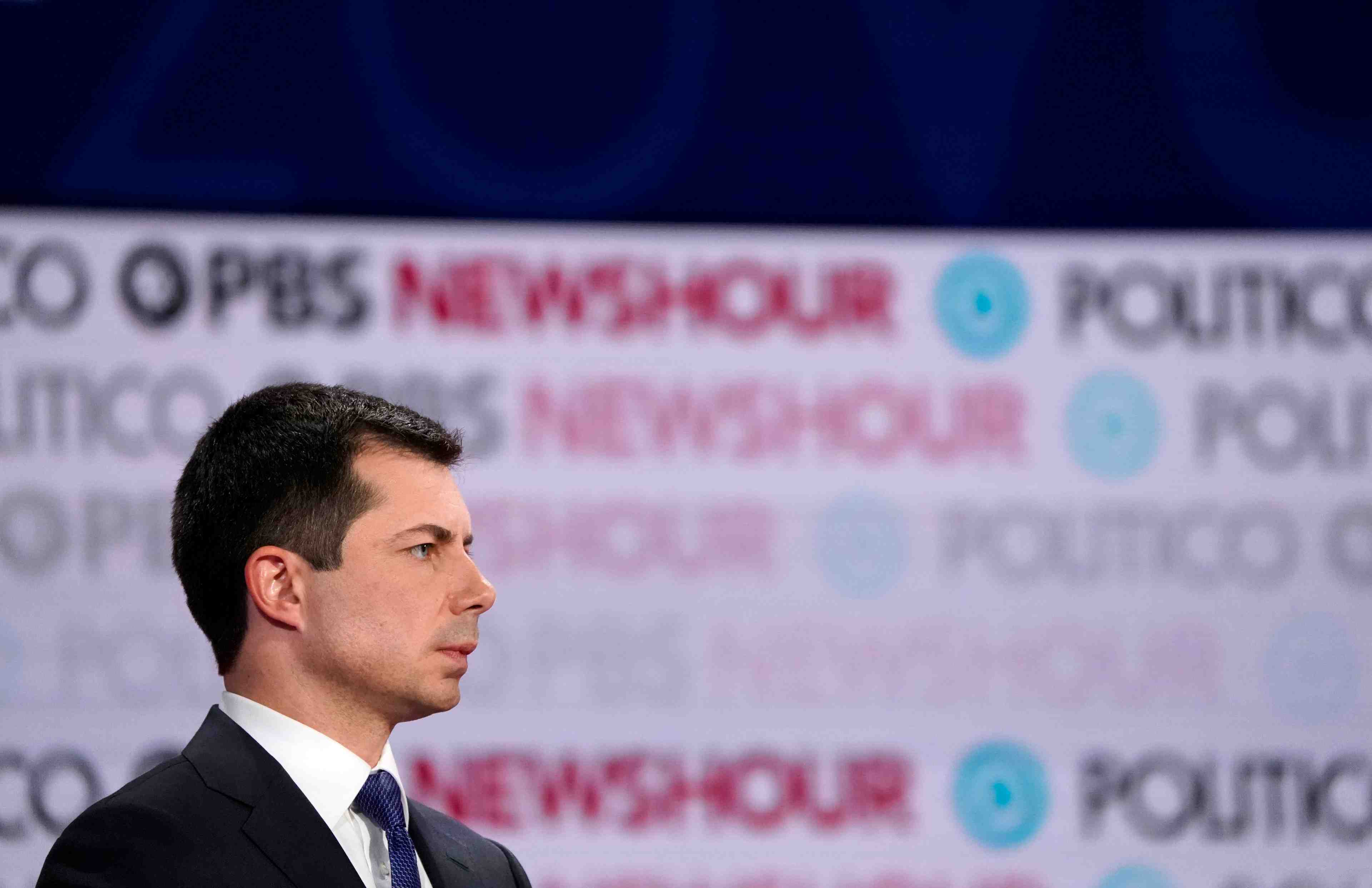 Usa 2020: buttigieg cible de ses rivaux democrates lors d'un debat tendu