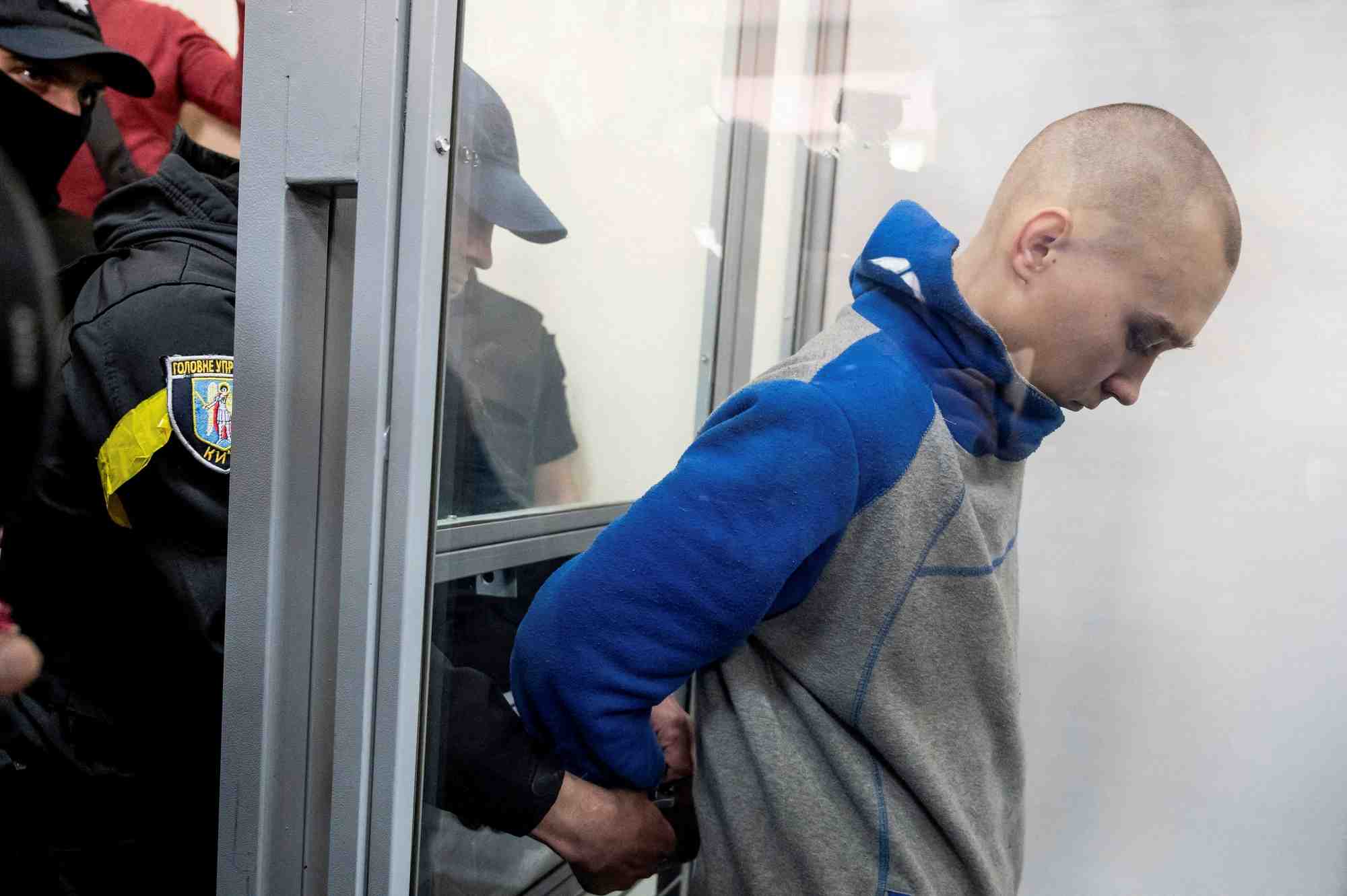 Un soldat russe juge a kyiv pour crime de guerre