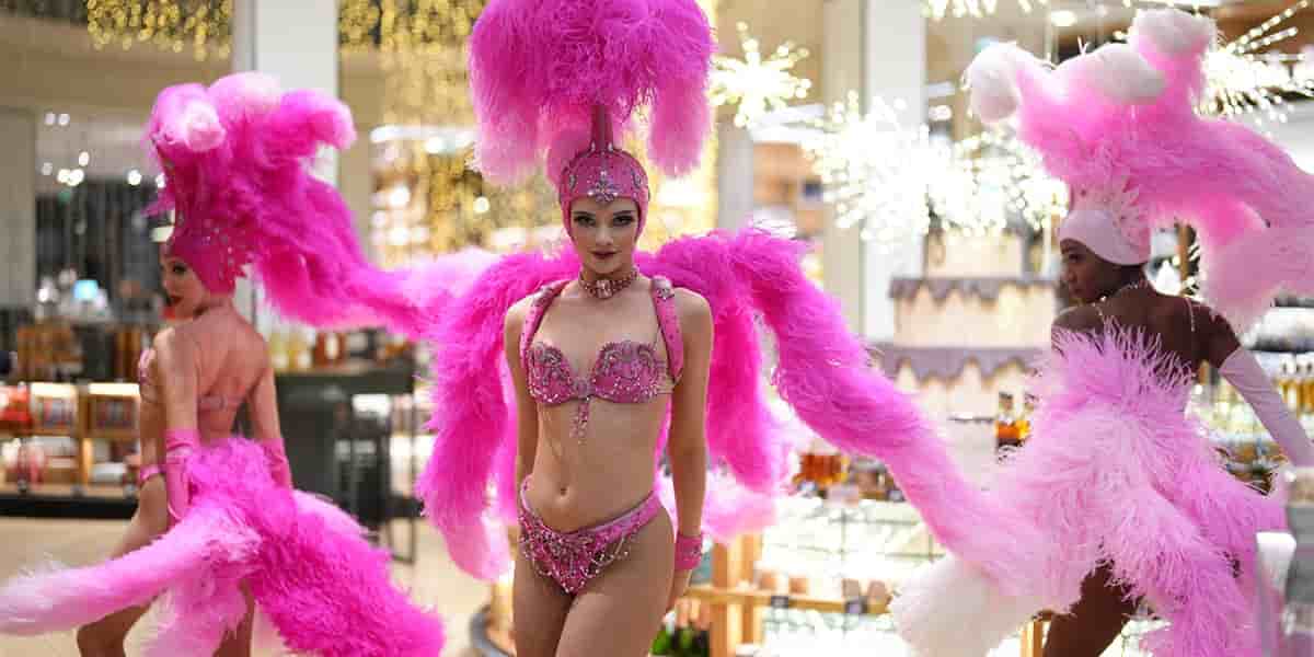 Pour continuer à séduire, le monde du cabaret se réinvente, sans perdre son glamour d'antan.