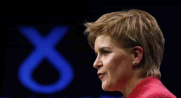 Sturgeon prete a discuter de la date d'un referendum