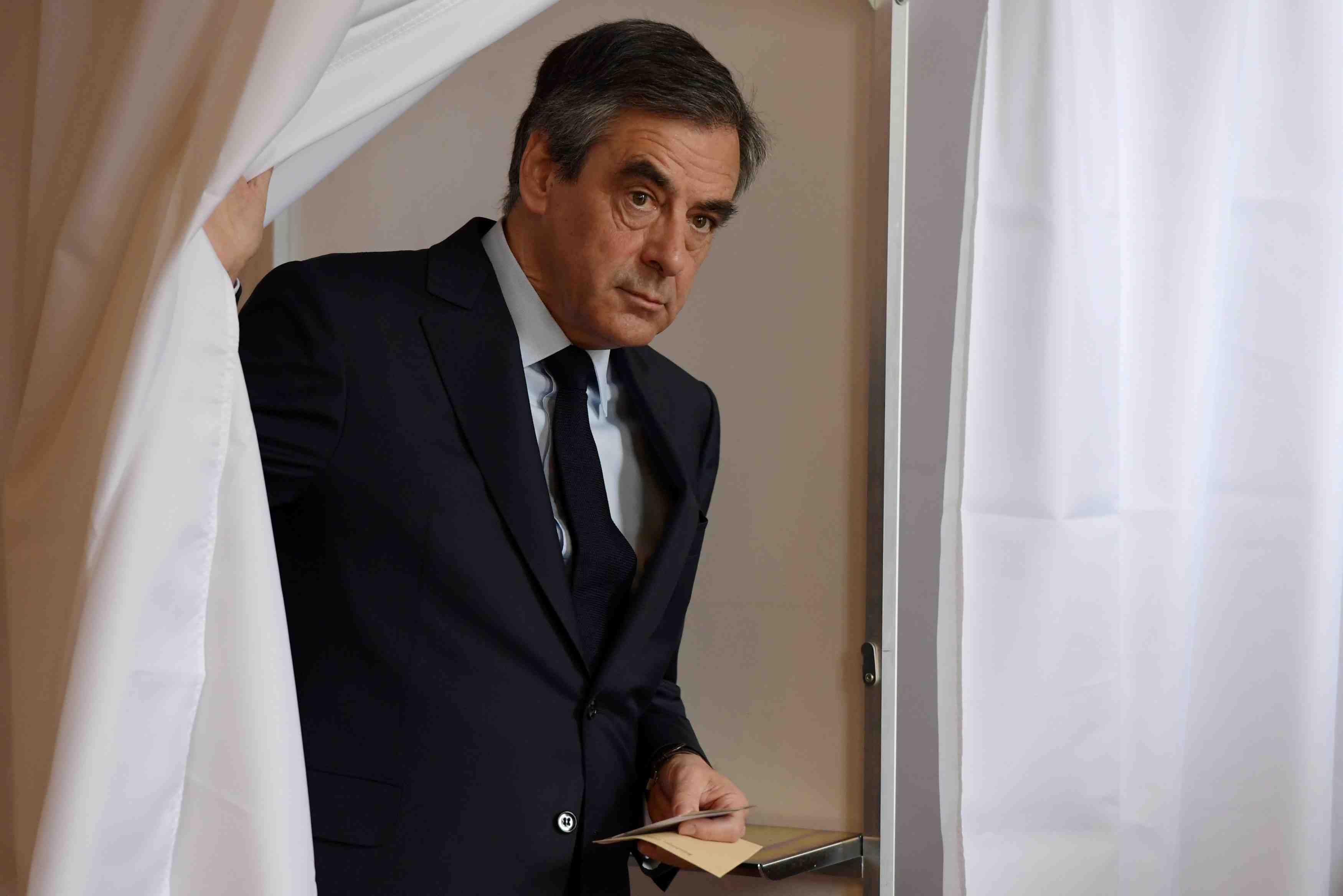 Les tenors les republicains appellent a voter macron