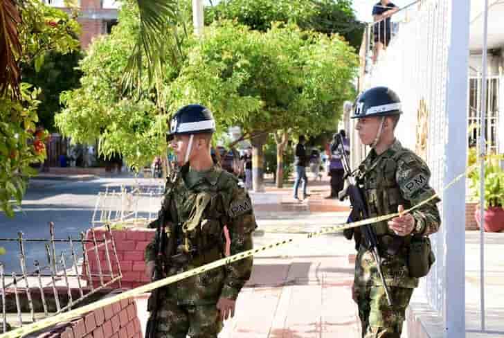 Cinq policiers tues dans une attaque a la bombe en colombie