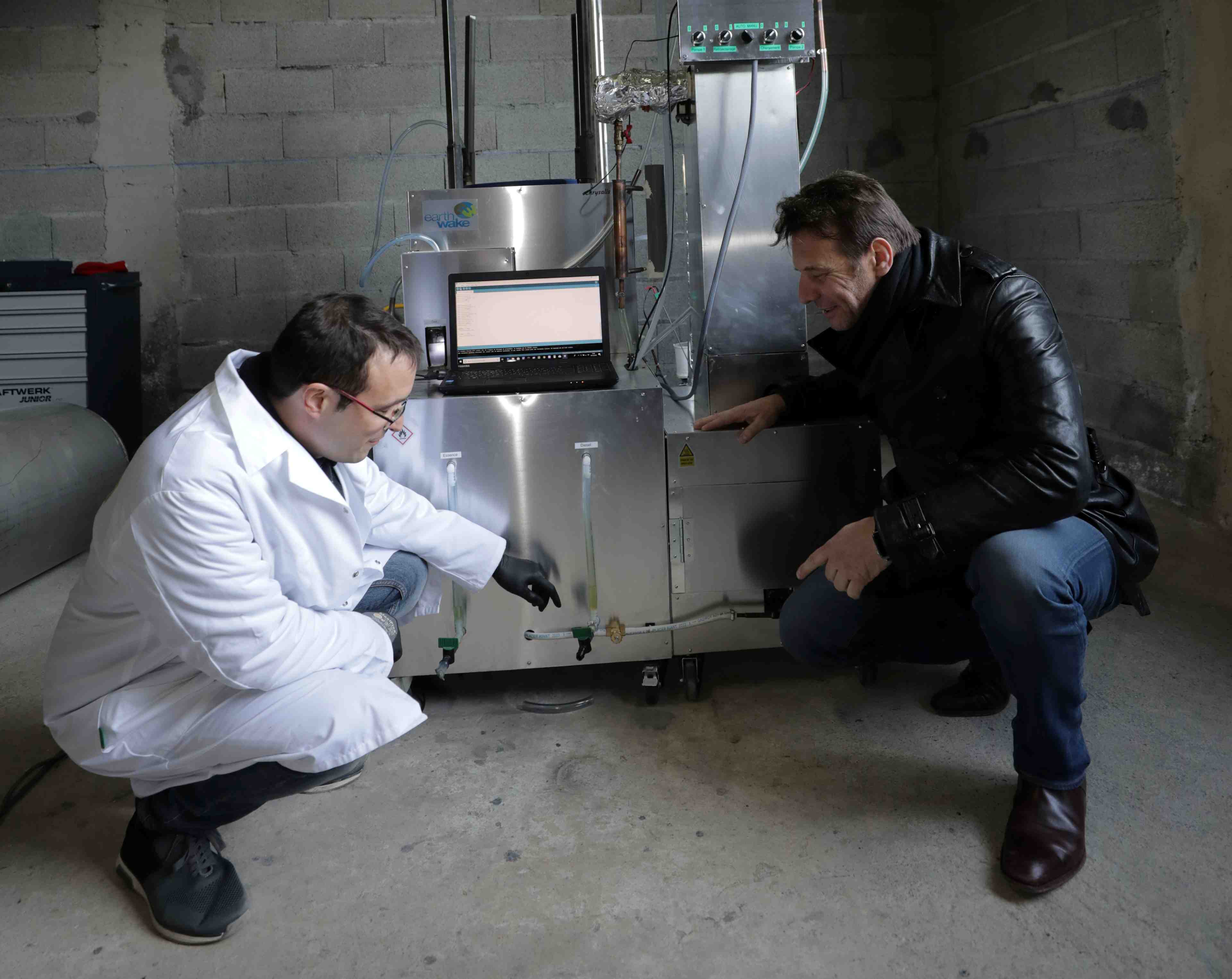Un prototype pour transformer les dechets plastiques en carburant