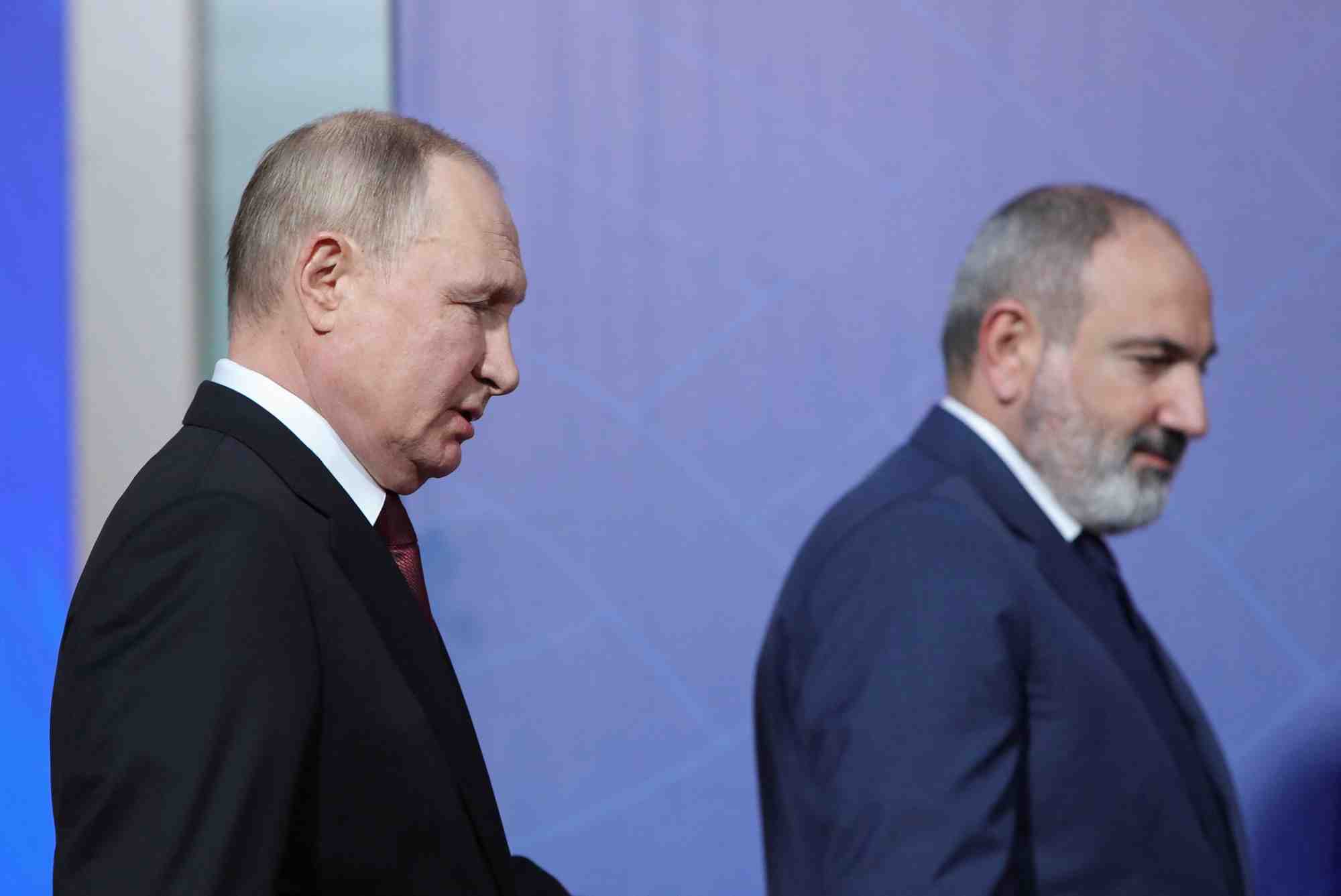 Le premier ministre armenien nikol pashinyan et le president russe vladimir poutine