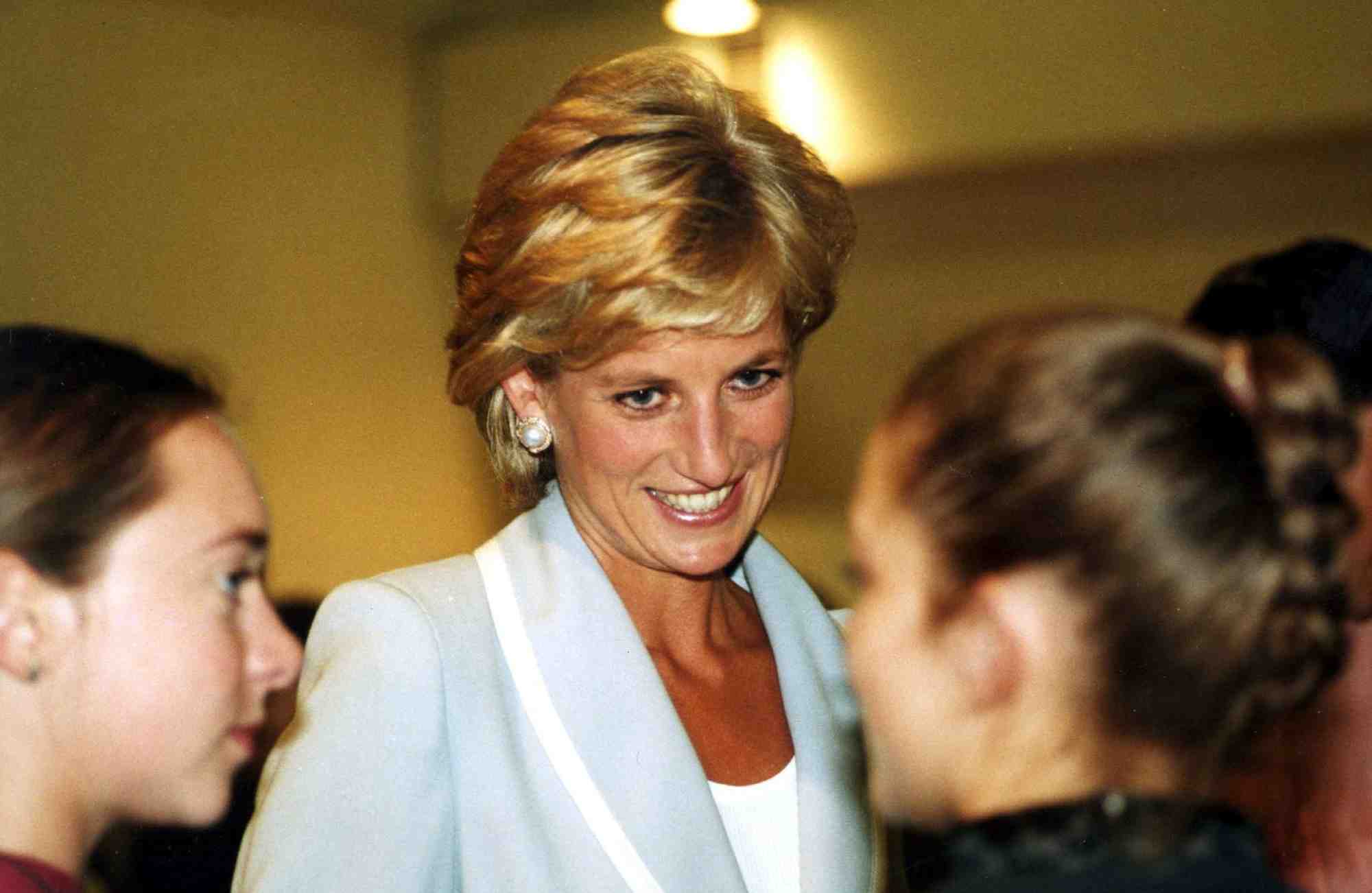 Interview de diana: la bbc fait don de 1,6 million d'euros a des oeuvres caritatives