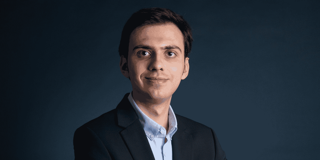 « Les nations européennes s'accommodent très bien d'un rôle effacé pour la vaine promesse de voir un de leurs astronautes marcher sur la Lune et y planter leur drapeau  » (François Leproux).