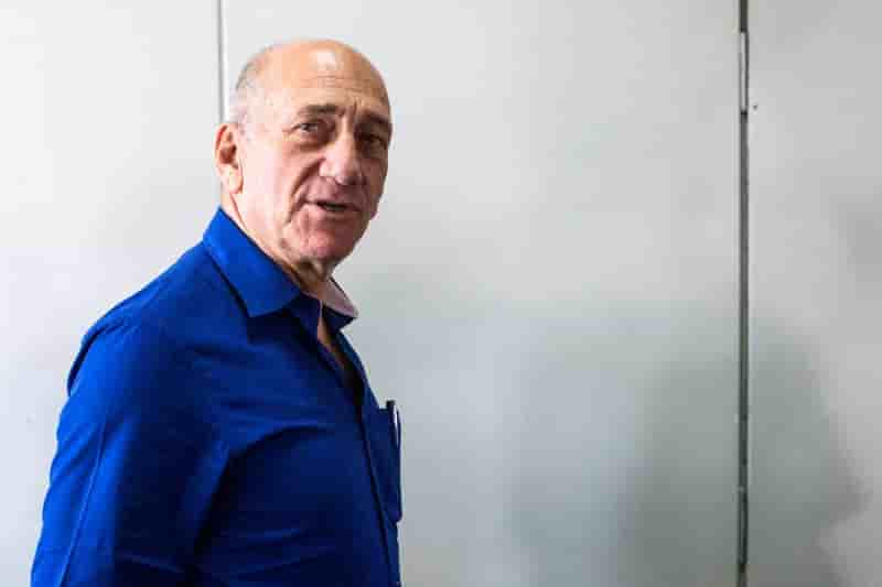 Ehud olmert condamne a 18 mois de prison
