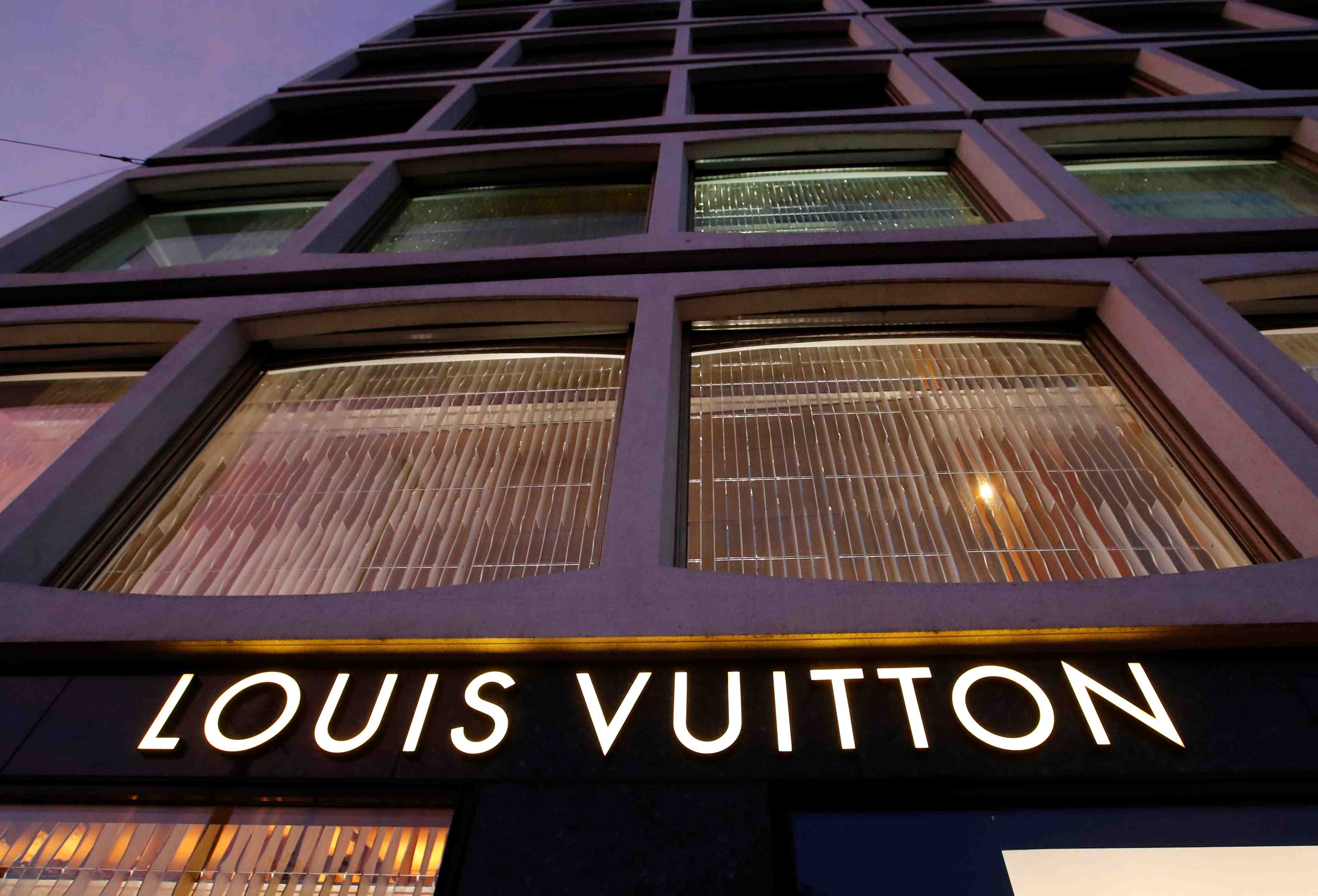 Lvmh va verser 10 millions d'euros pour la lutte contre les feux en amazonie
