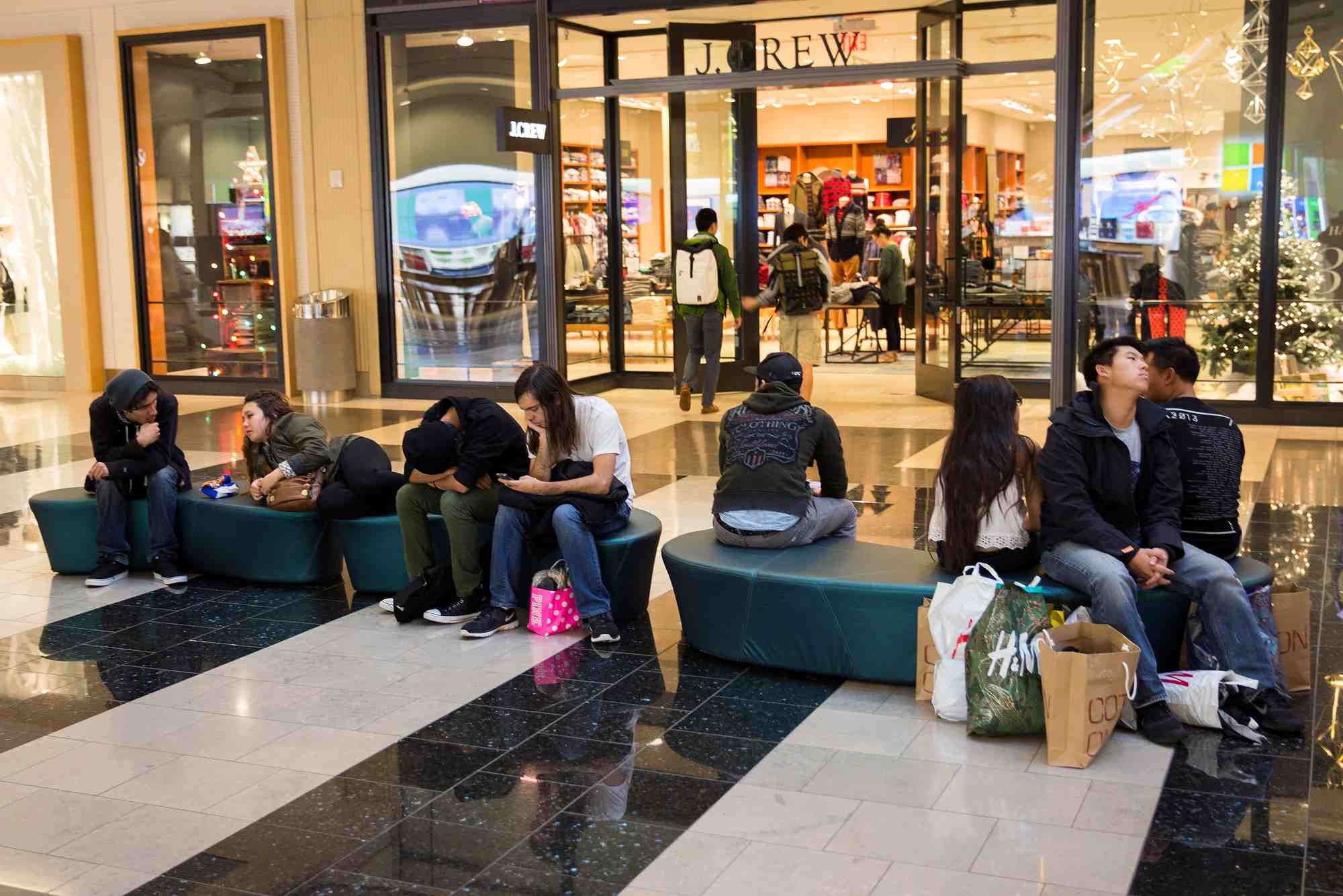 Des personnes dans un centre westfield a san francisco