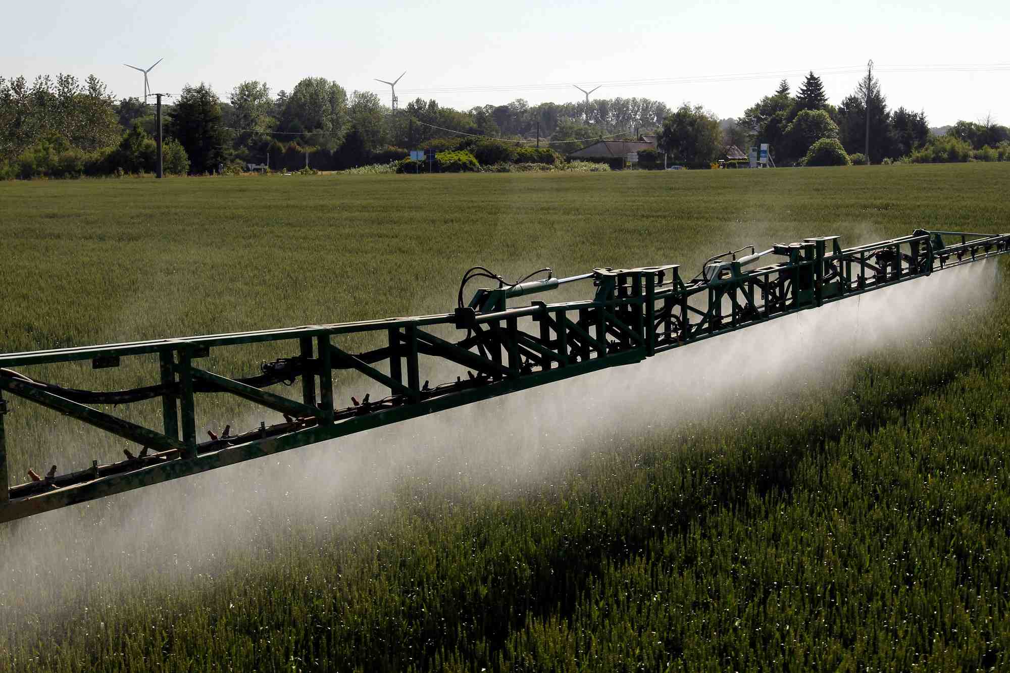 Épandage de pesticides, agriculture, pollution chimique, désherbant, phyto-sanitaire,