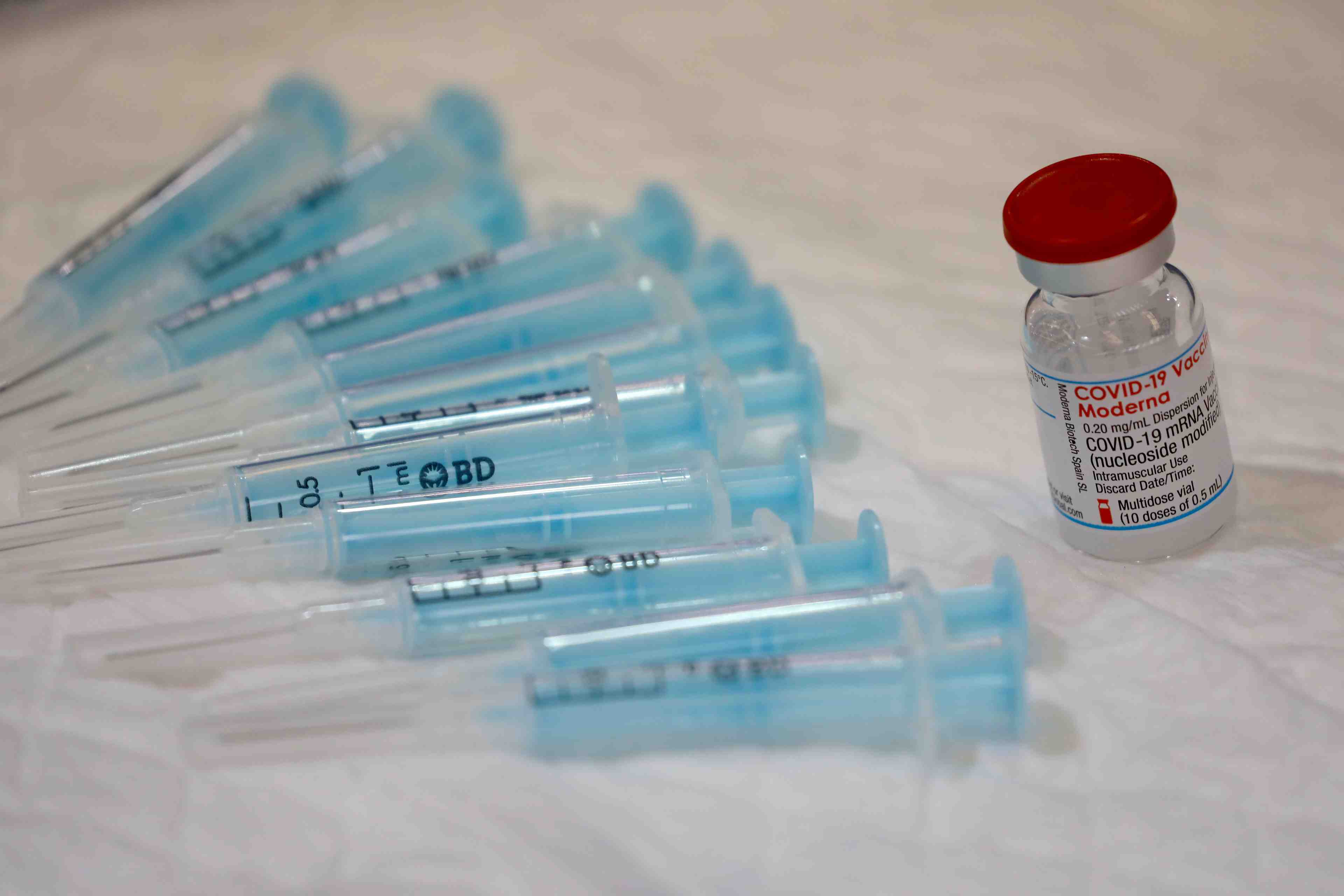 Coronavirus: feu vert de l'ema a un site de production de vaccins de moderna en indre-en-loire