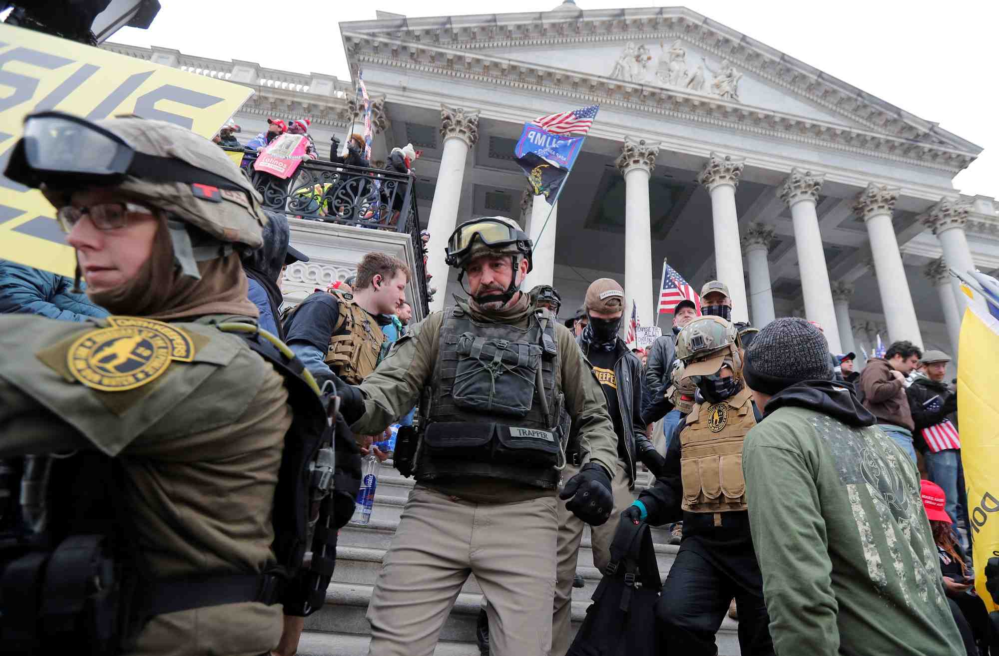 Les partisans du president americain donald trump manifestent au capitole