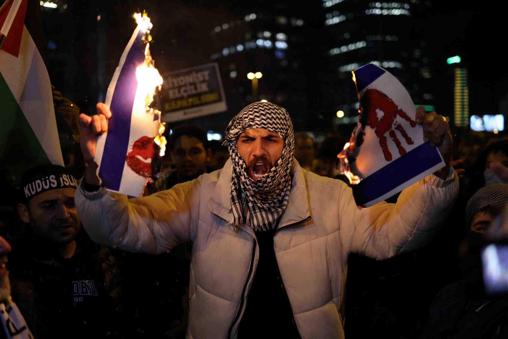 Manifestation pro-palestinienne pres du consulat d'israel a istanbul