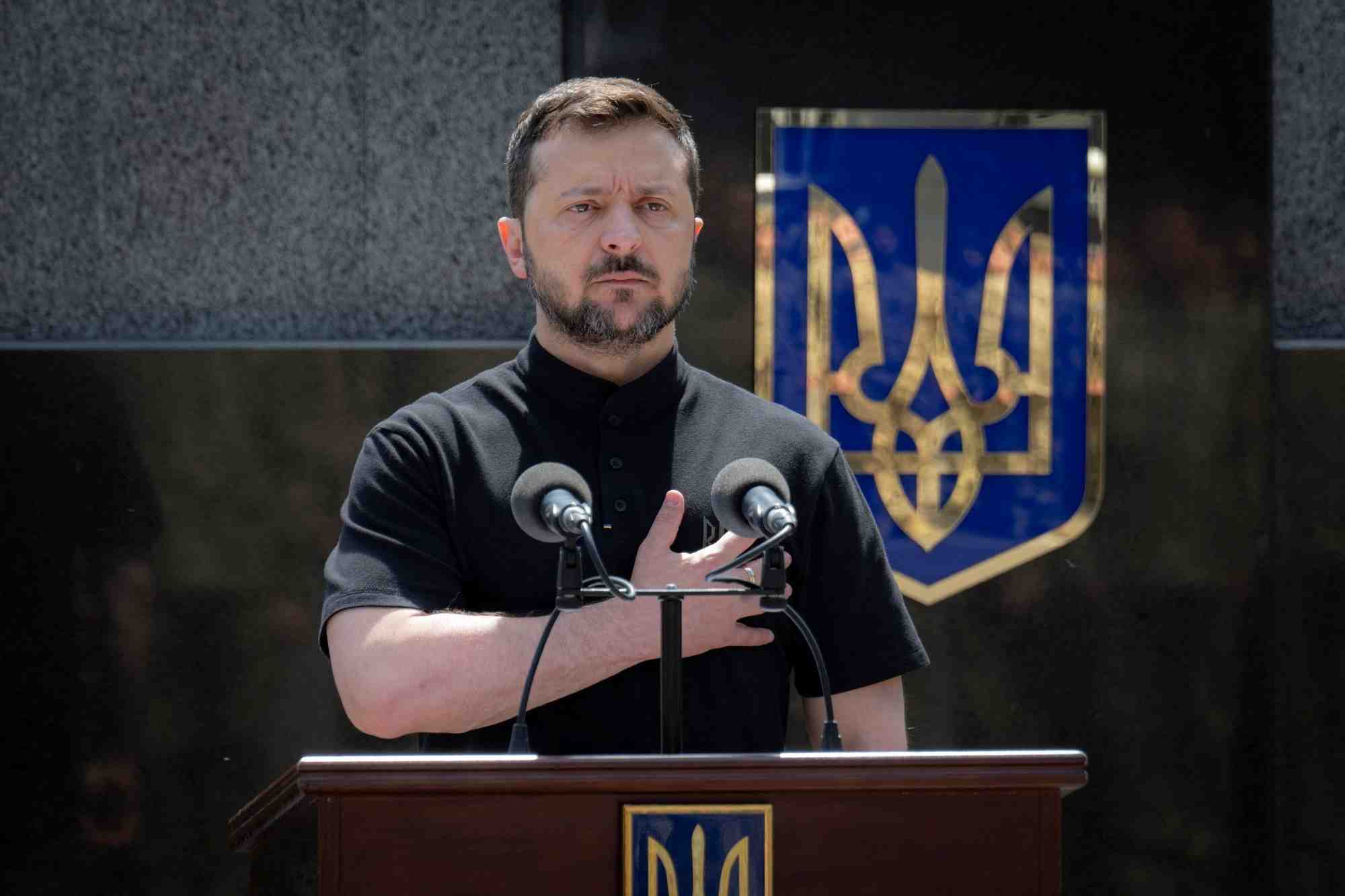 Le president ukrainien zelenskiy participe a une ceremonie de remise de diplomes a des officiers de l'armee ukrainienne a kiev